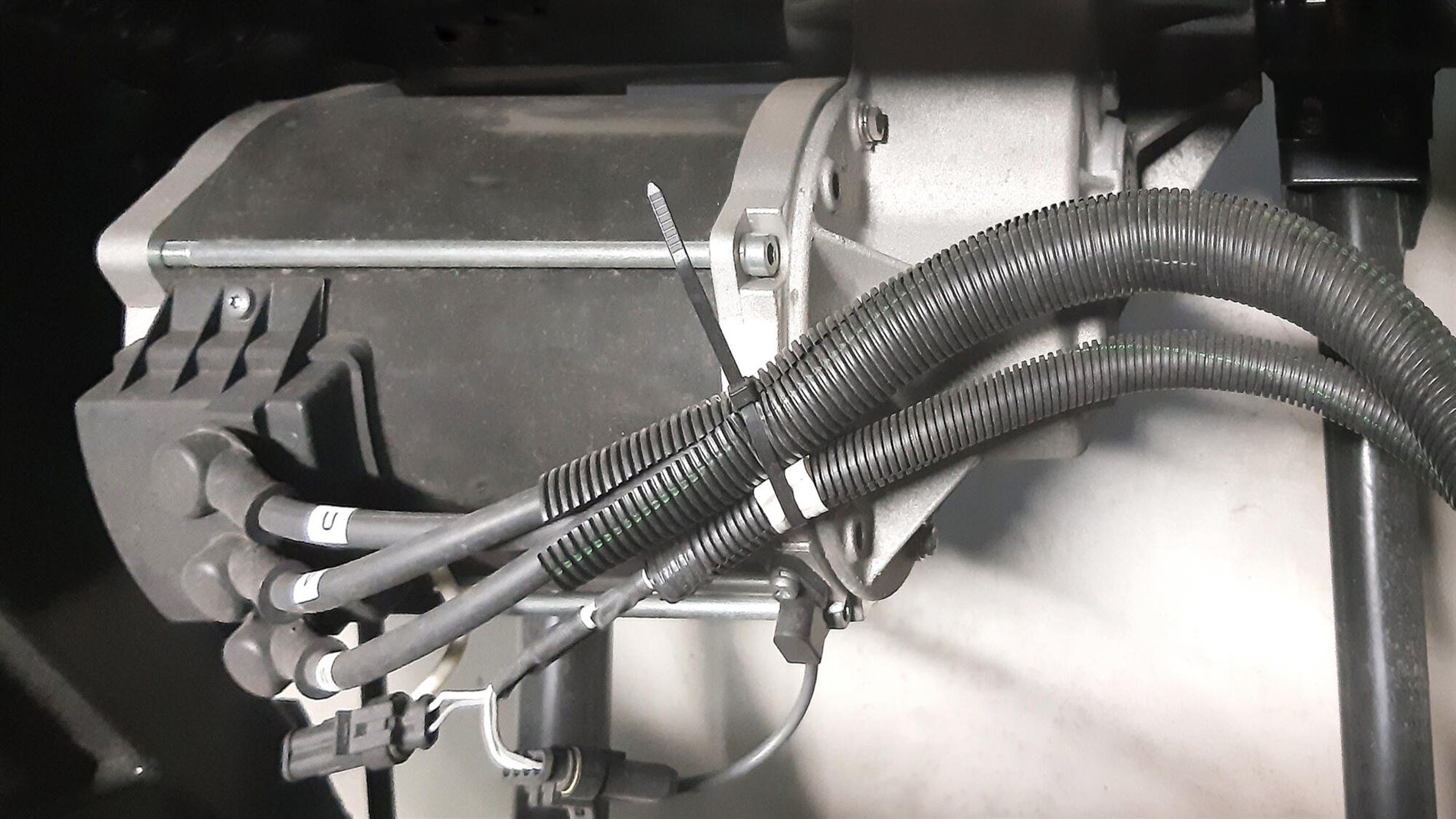 2025-Yamaha-YUM2-AC-25-EU-Detail-008-03