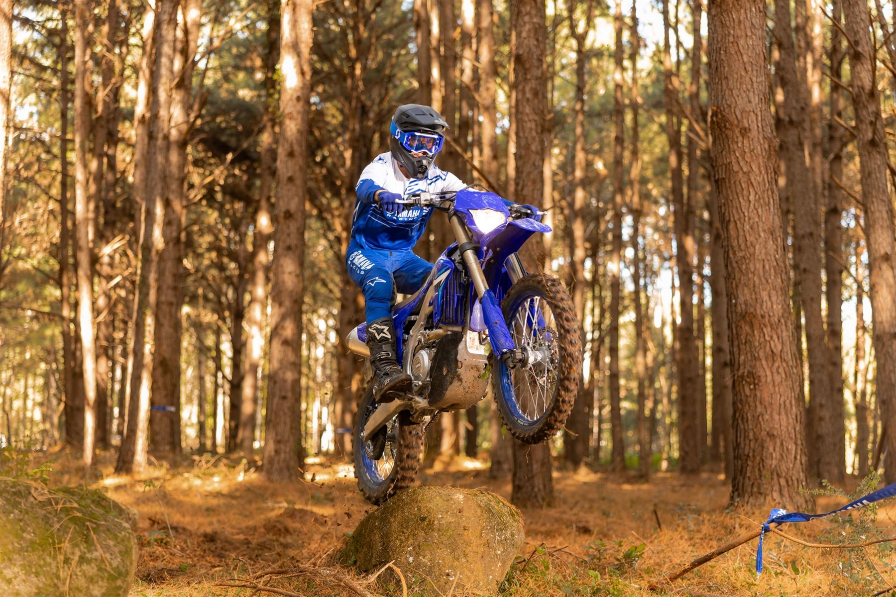 2026-Yamaha-WR450F-EU-Icon_Blue-Action-001-03