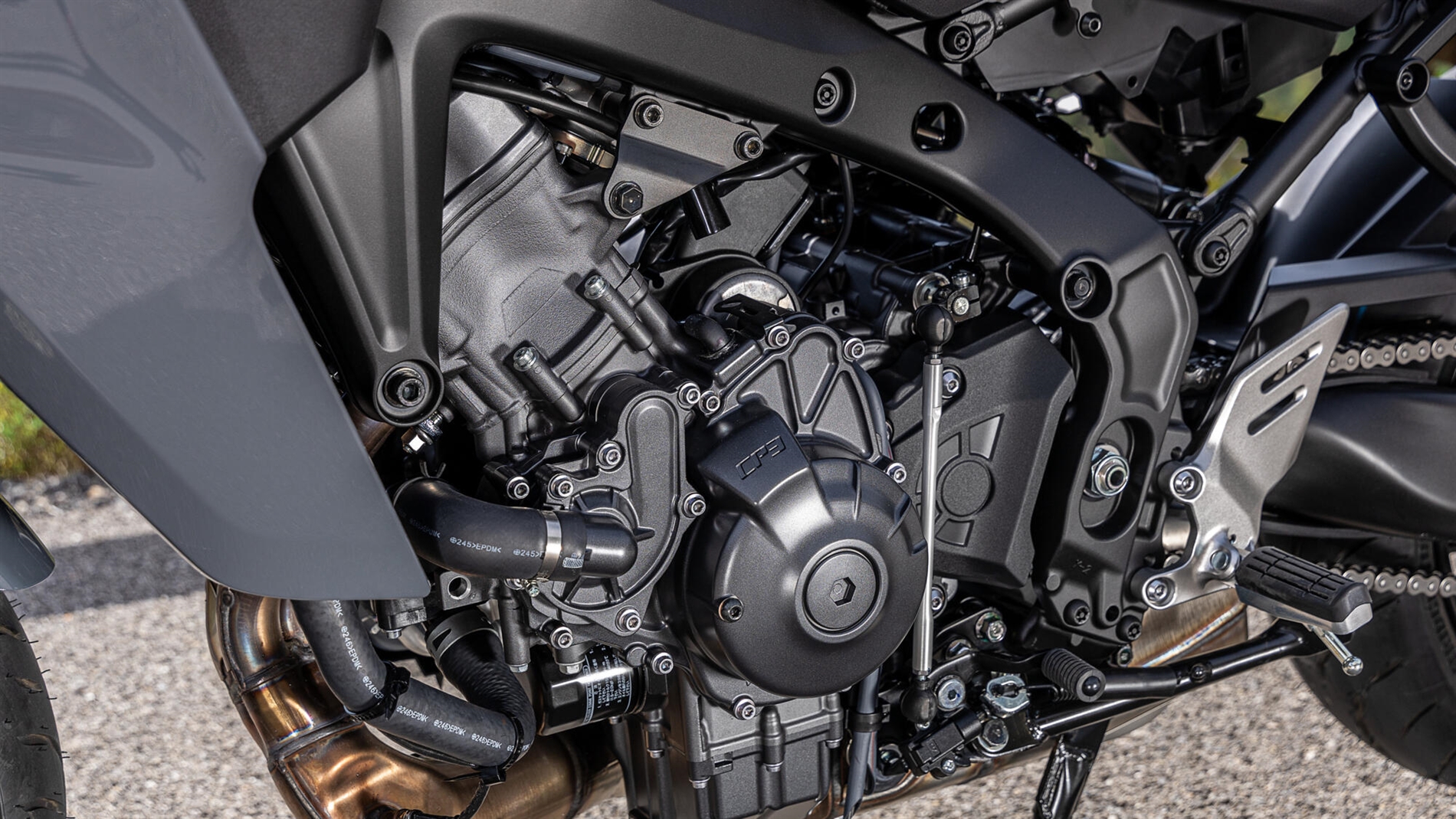 2025-Yamaha-MT09ATR-EU-Detail-004-03-1