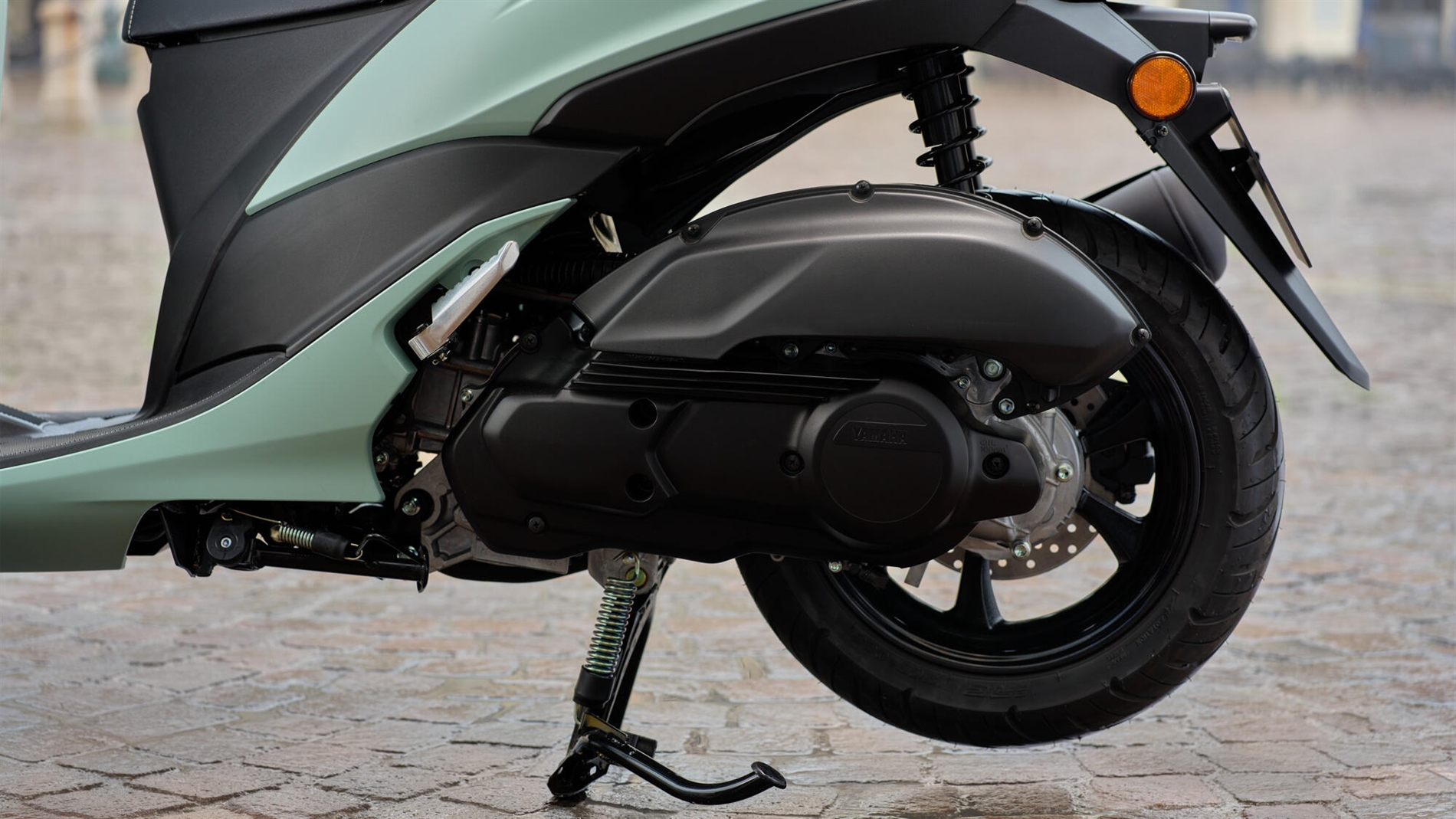 2025-Yamaha-LMW125YM-EU-NA-Detail-004-03