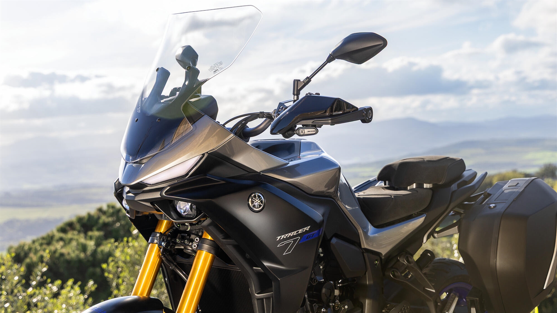 2025-Yamaha-MT07TRGT-EU-NA-Detail-001-03
