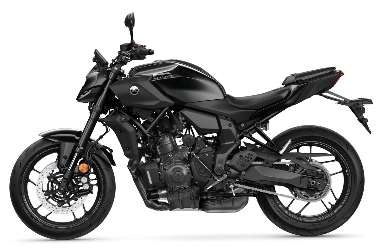 2025-Yamaha-MT07A-EU-Tech_Black-Studio-004-03