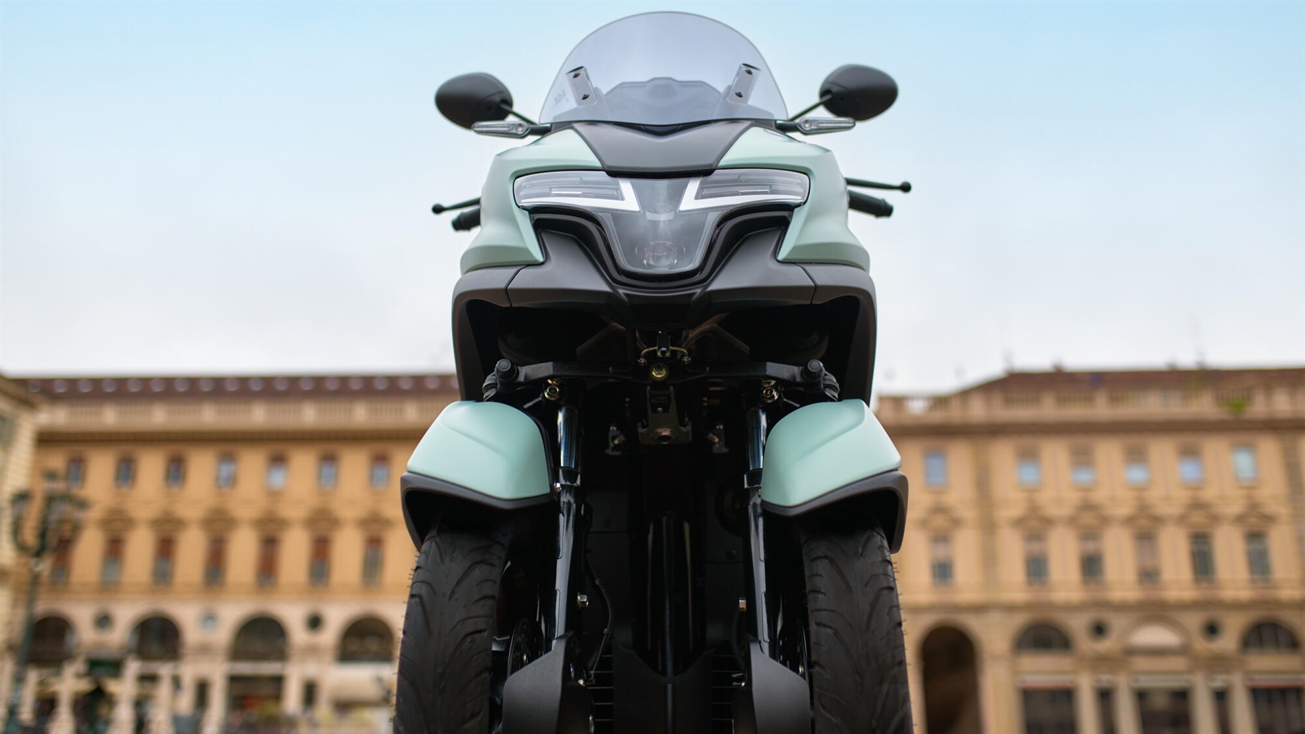 2025-Yamaha-LMW125YM-EU-NA-Detail-008-03