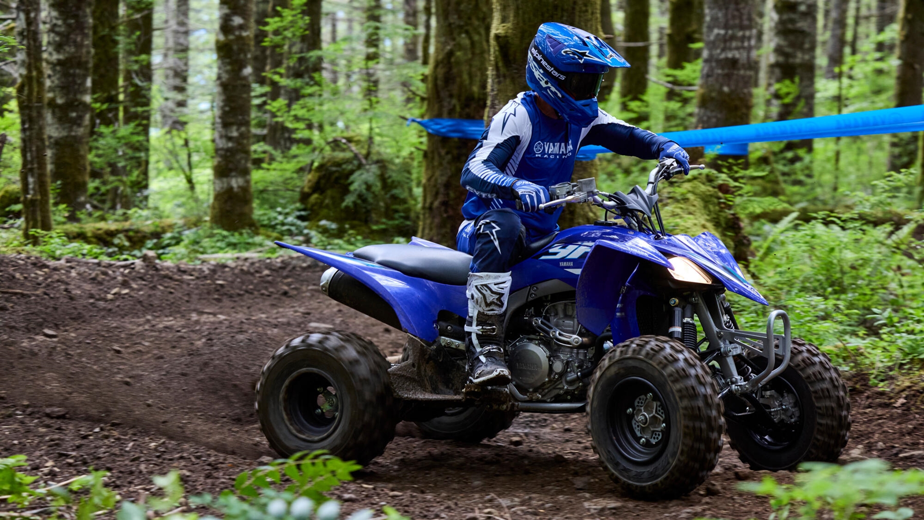 2025-Yamaha-YFZ450R-25-EU-Racing_Blue-Action-003-03