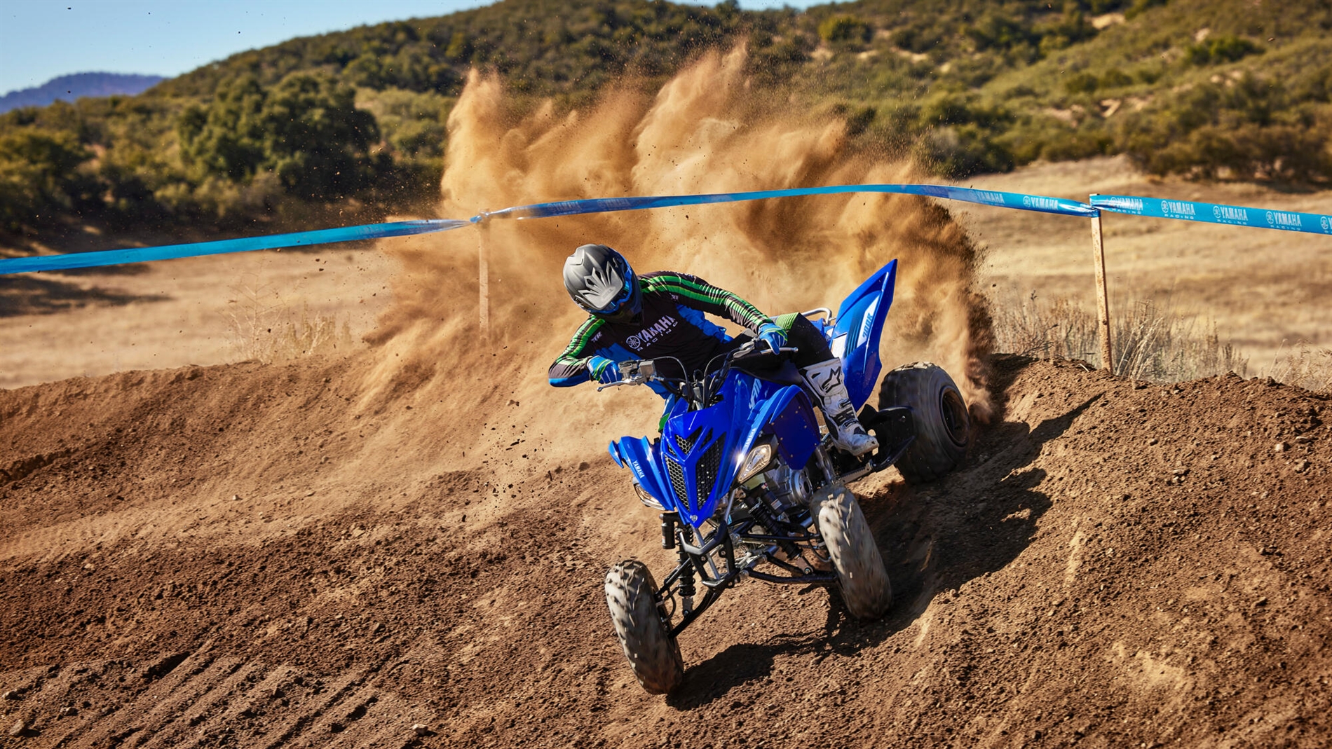 2025-Yamaha-YFM700R-25S1-EU-Racing_Blue-Action-002-03