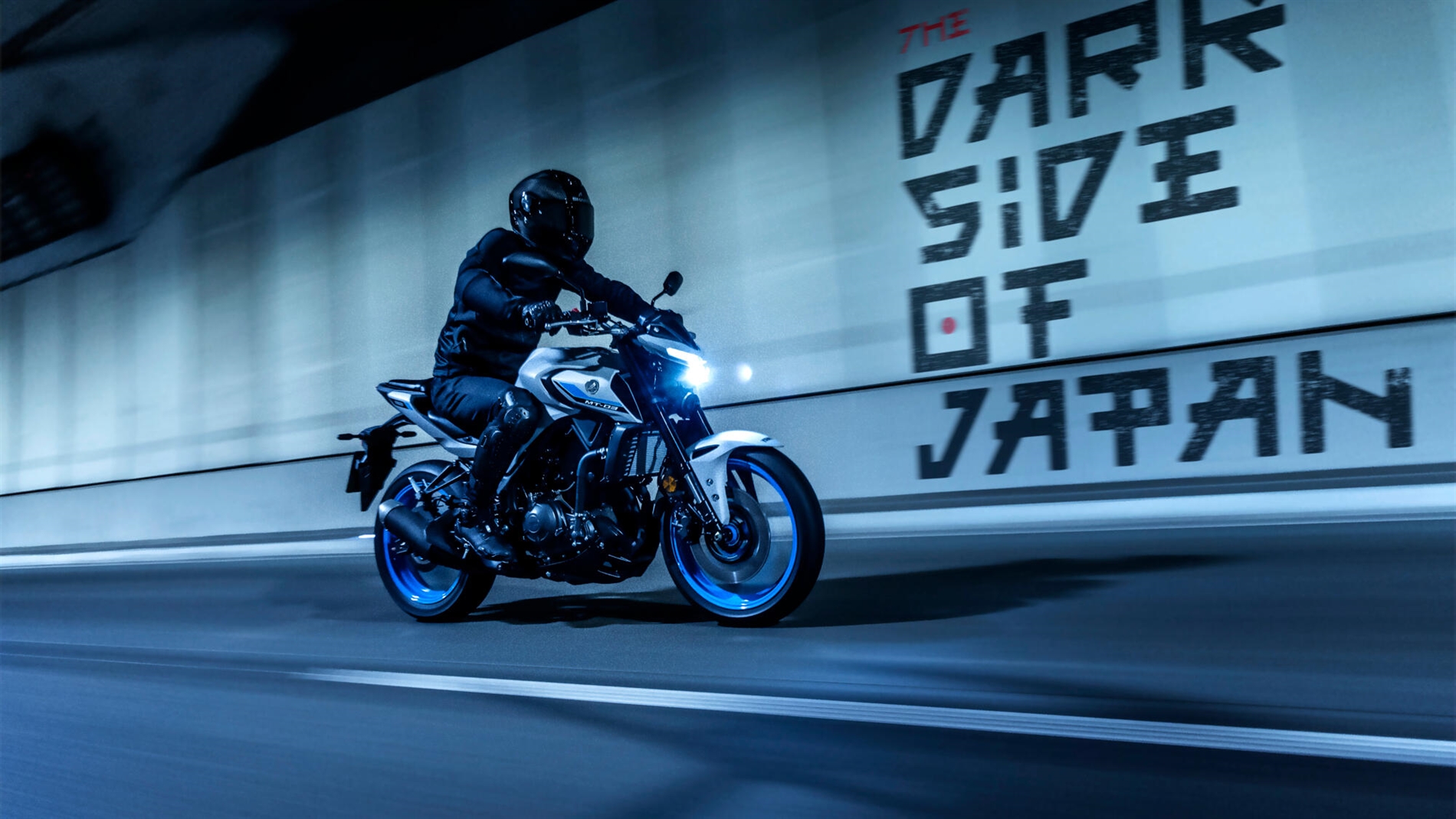 2025-Yamaha-MT320-EU-Ice_Storm-Action-006-03
