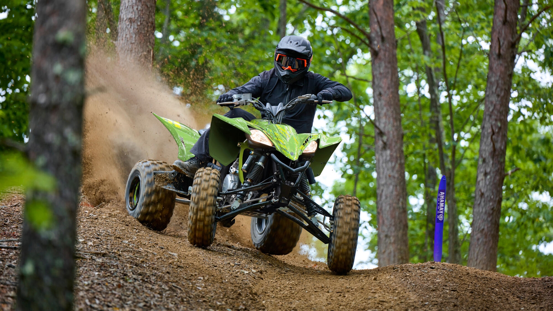 2025-Yamaha-YFZ450R-25S-EU-Acid_Green_-Action-001-03
