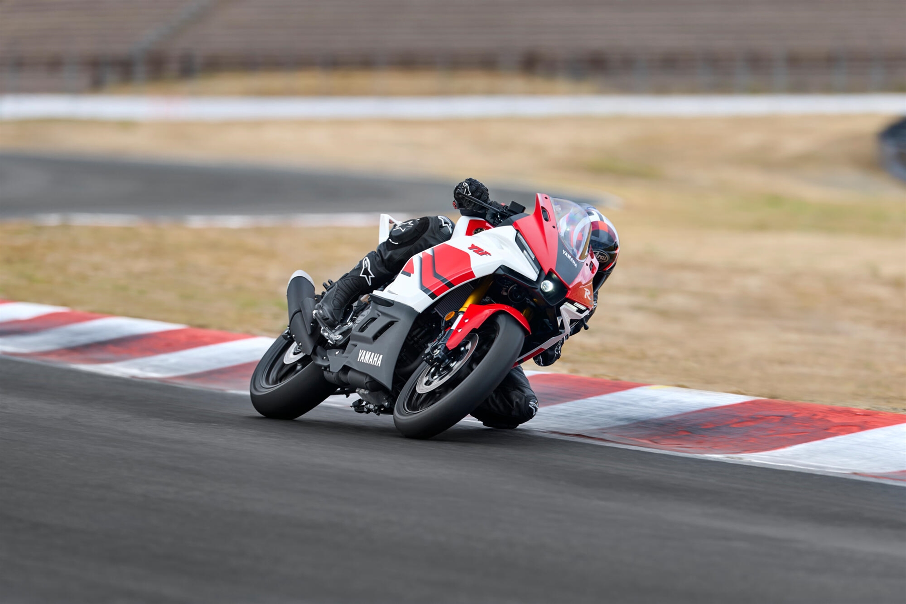 2026-Yamaha-YZFR320-EU-Anniversary_White-Action-001-03