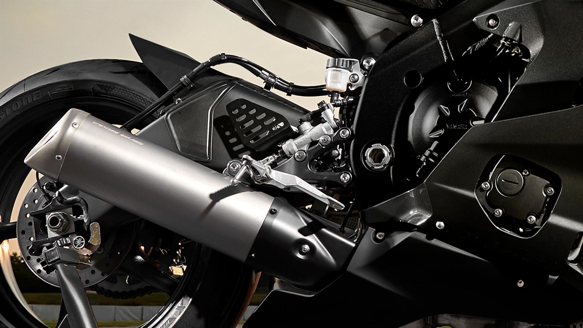 2024-Yamaha-YZF600R6RCOMP-EU-Detail-002-03