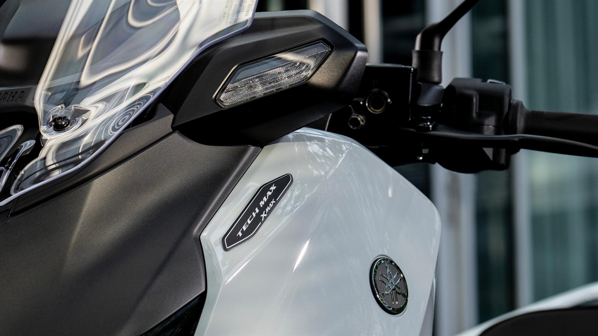 2025-Yamaha-XMAX300ASV-EU-Detail-002-03