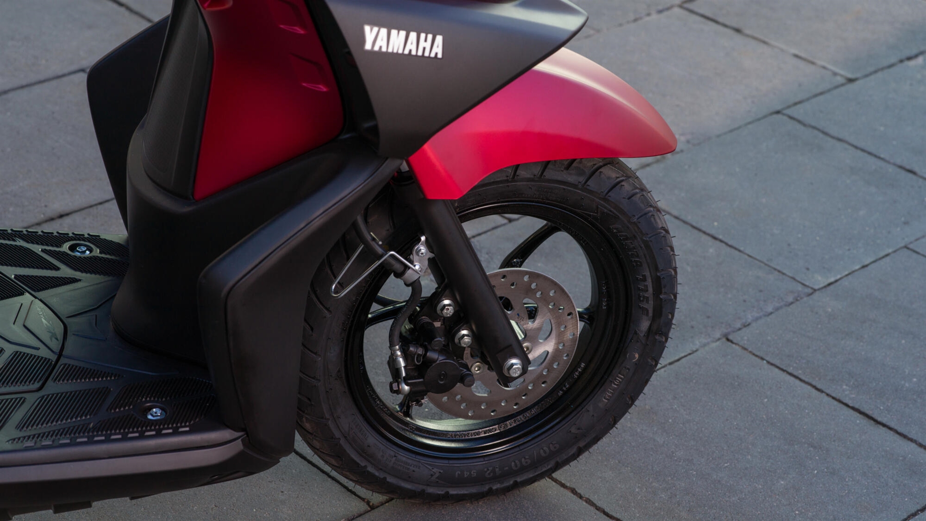 2024-Yamaha-LCG125-EU-Detail-005-03