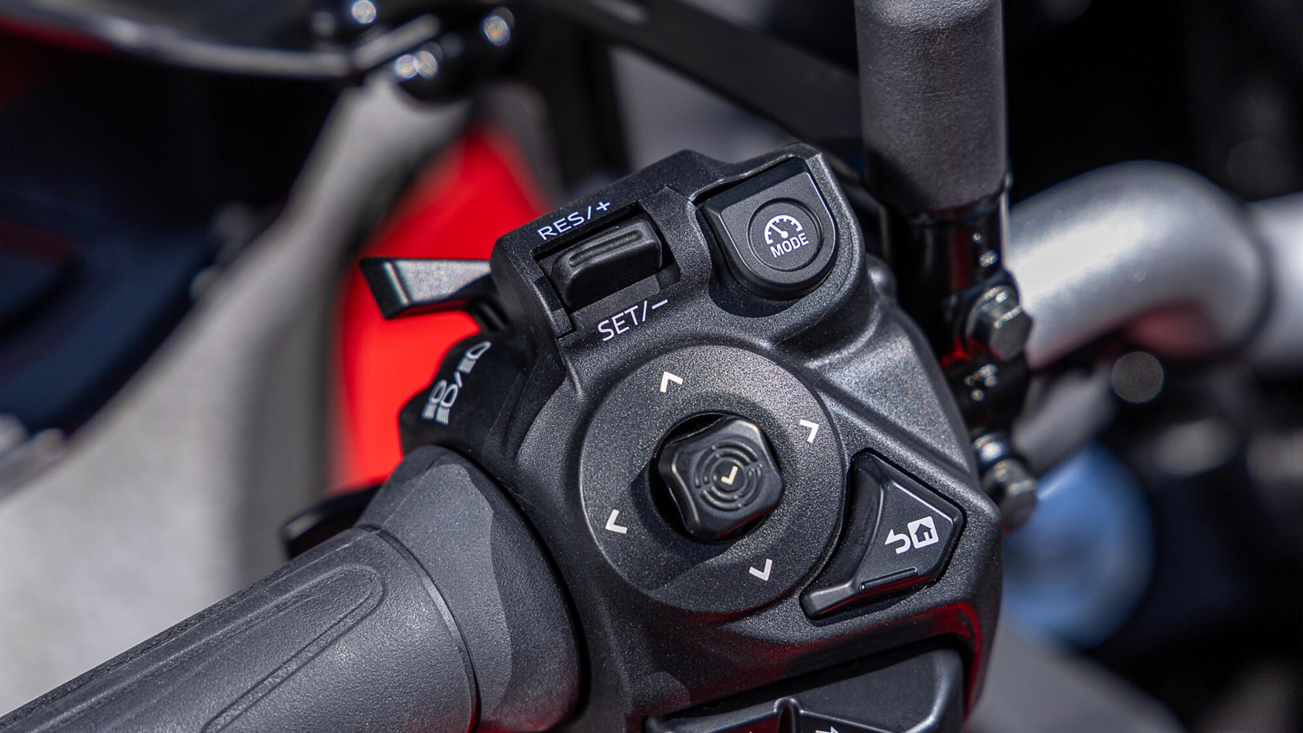 2025-Yamaha-MT09ATR-EU-Detail-010-03