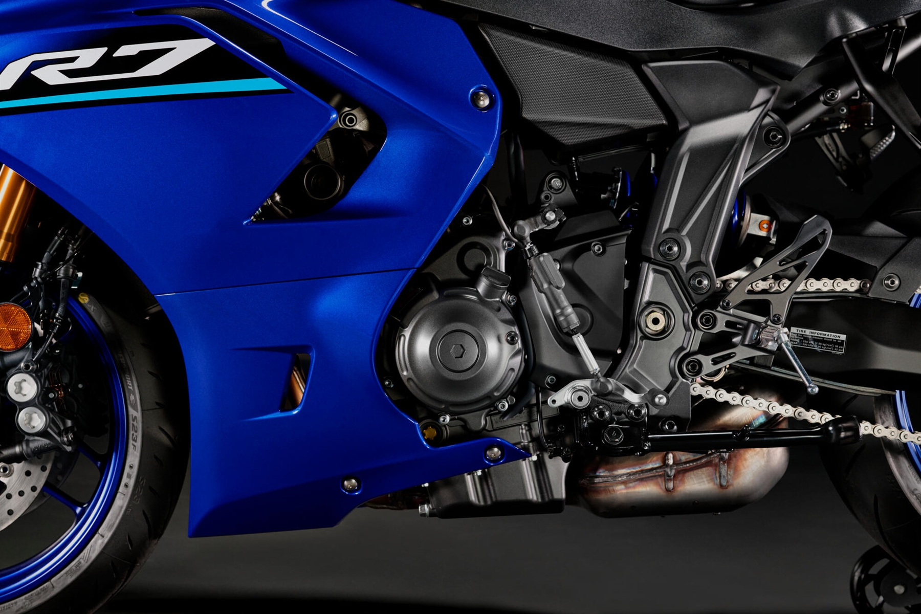 2026-Yamaha-YZF700R7-EU-NA-Detail-001-03