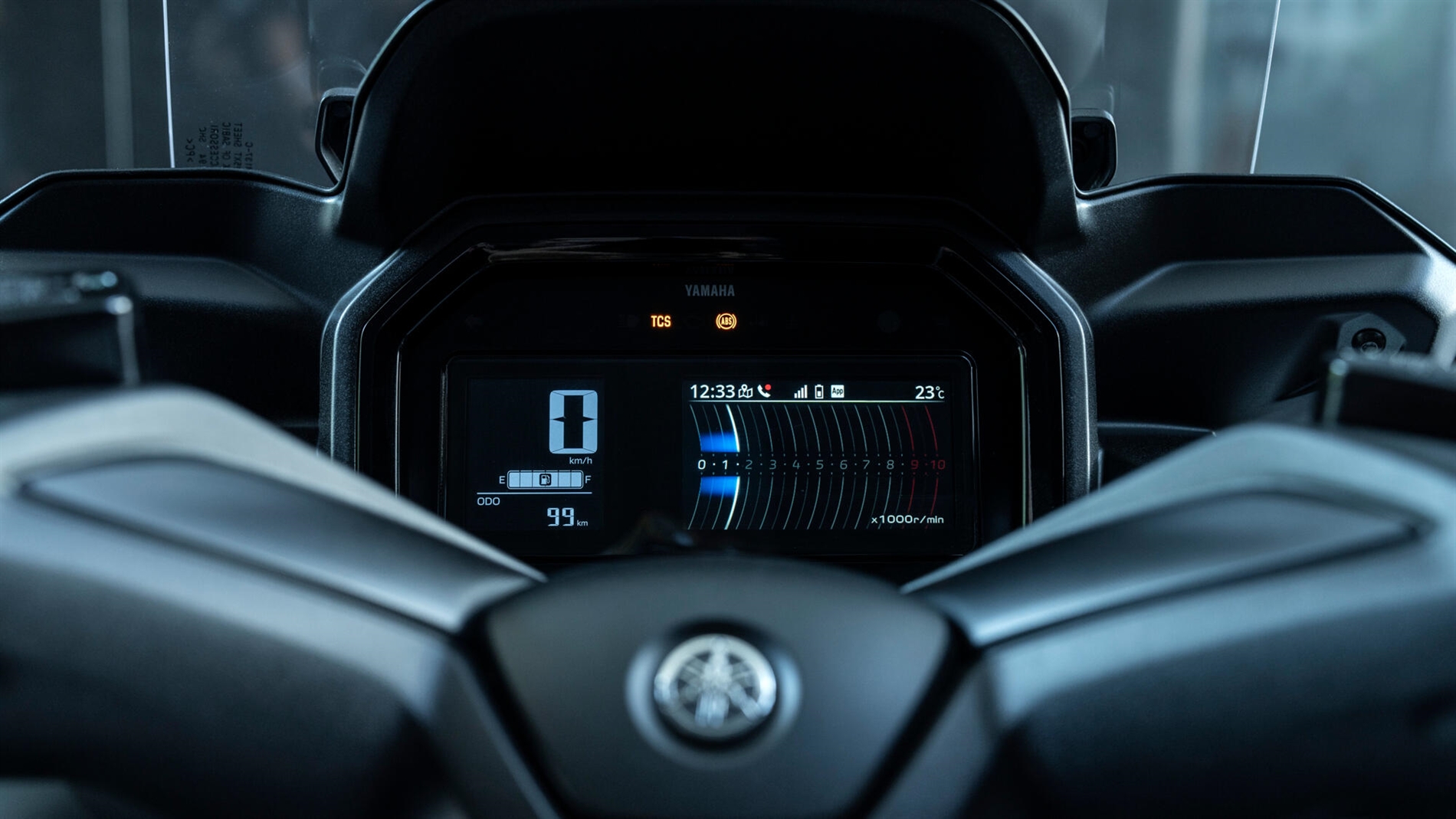 2025-Yamaha-XMAX300ASV-EU-Detail-004-03