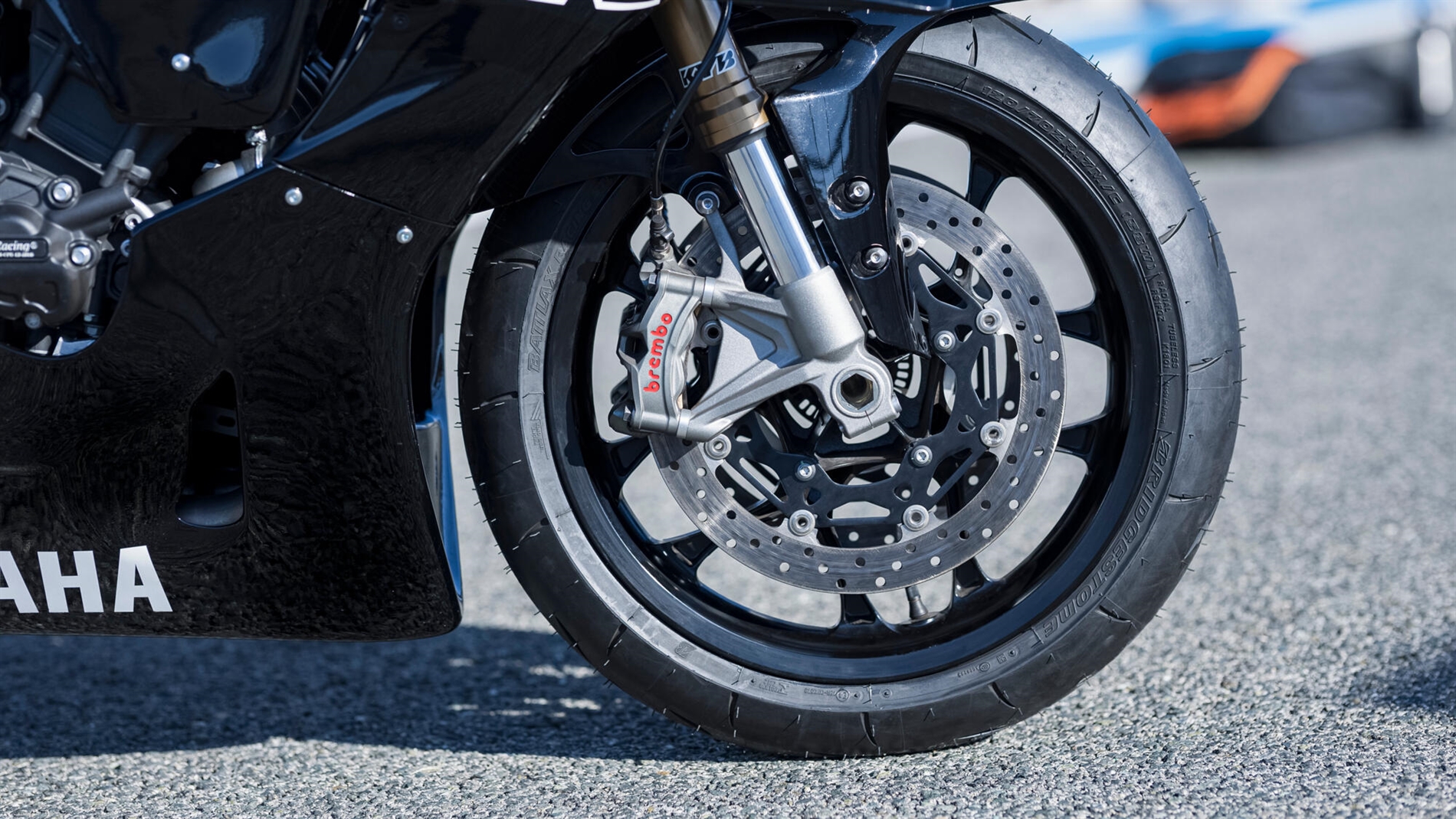 2025-Yamaha-YZF1000R1GYTR-EU-Detail-002-03