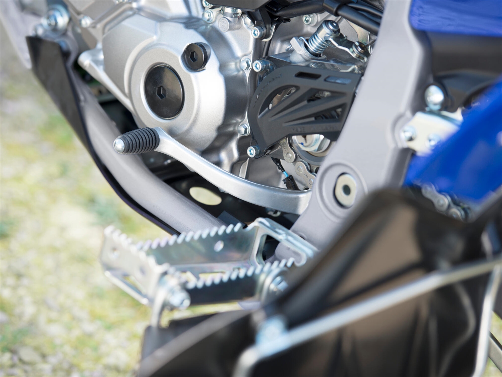 2025-Yamaha-YFZ450R-25-EU-Detail-002-03