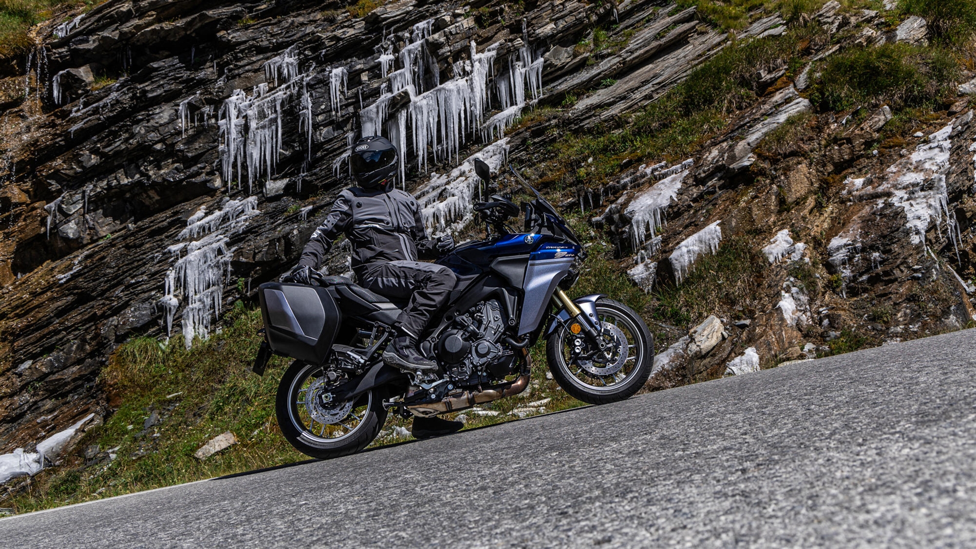 2025-Yamaha-MT09ATRDXCS-EU-Detail-006-03