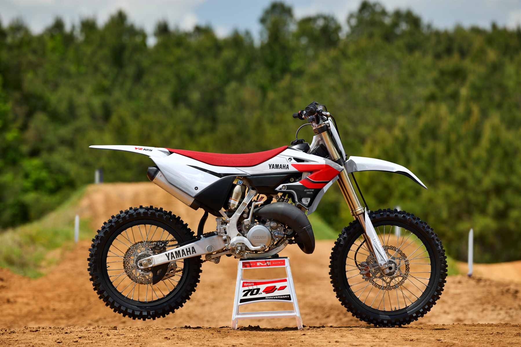 2026-Yamaha-YZ125LCSV-EU-Anniversary_White-Static-001-03