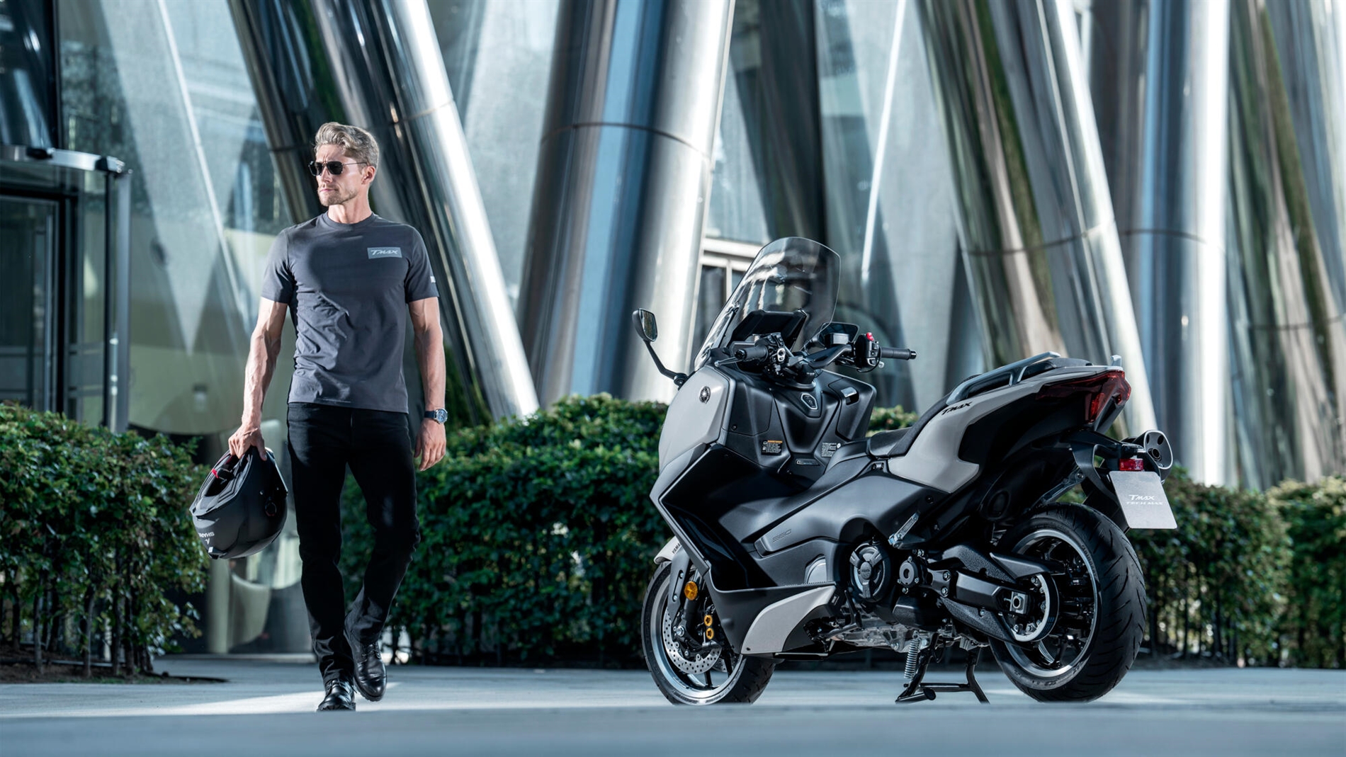 2025-Yamaha-XP500ADX-EU-Ceramic_Grey-Static-008-03