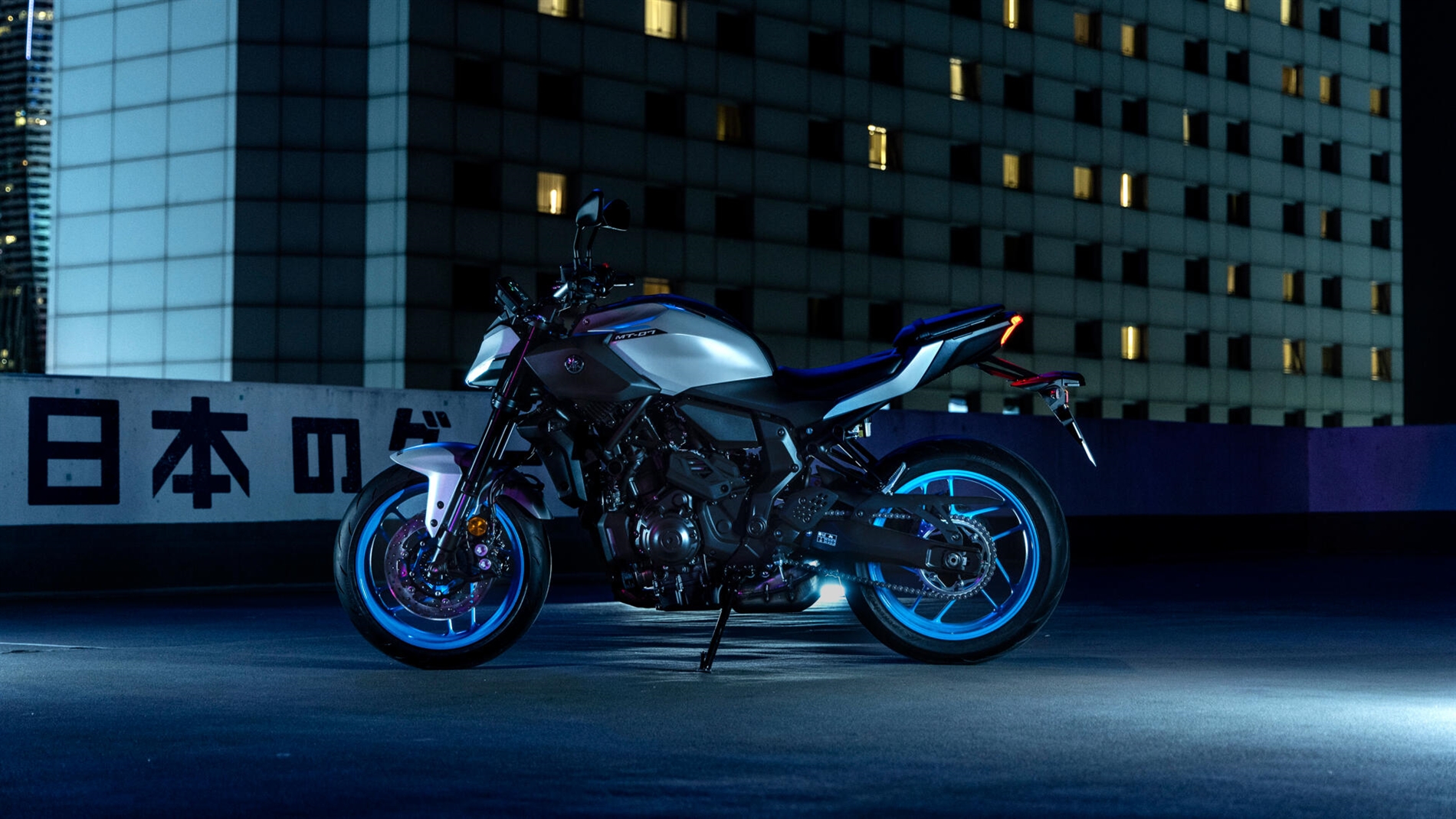 2025-Yamaha-MT07AS-EU-Ice_Storm-Static-006-03