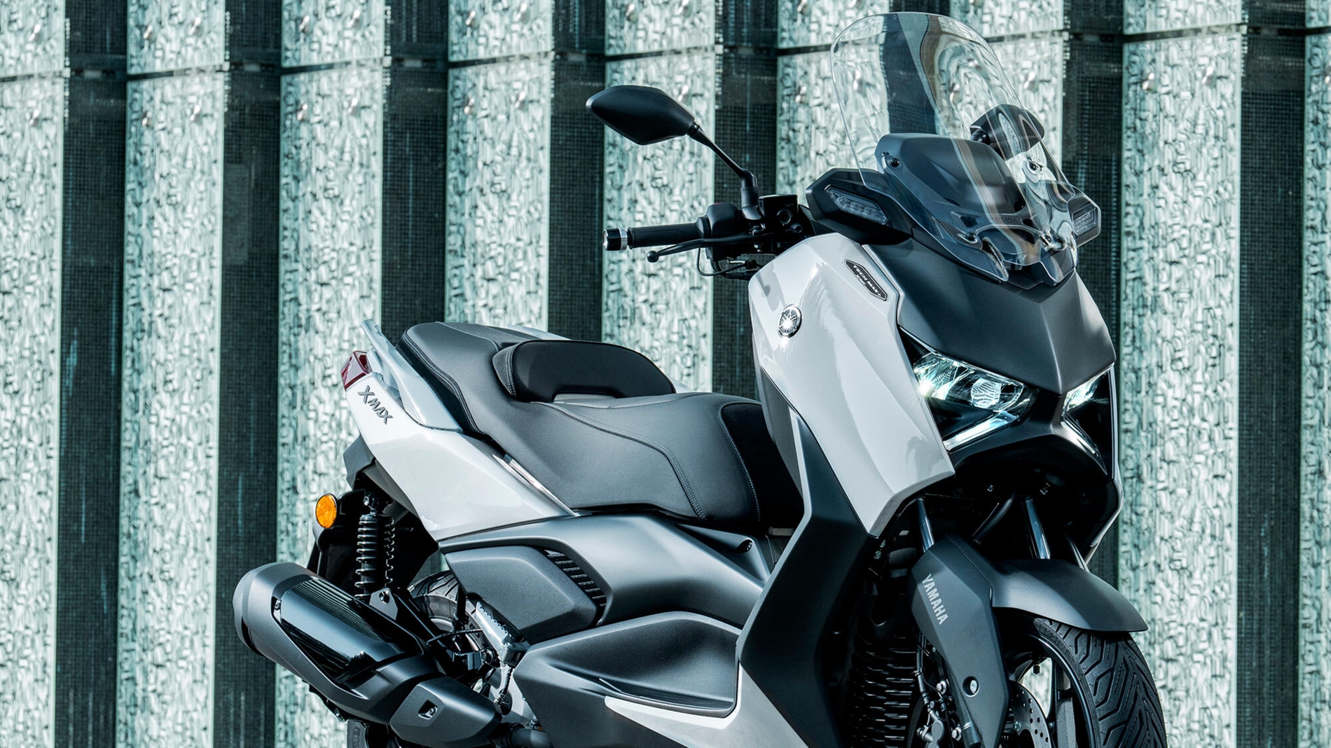 2025-Yamaha-XMAX300ASVH-EU-Detail-008-03
