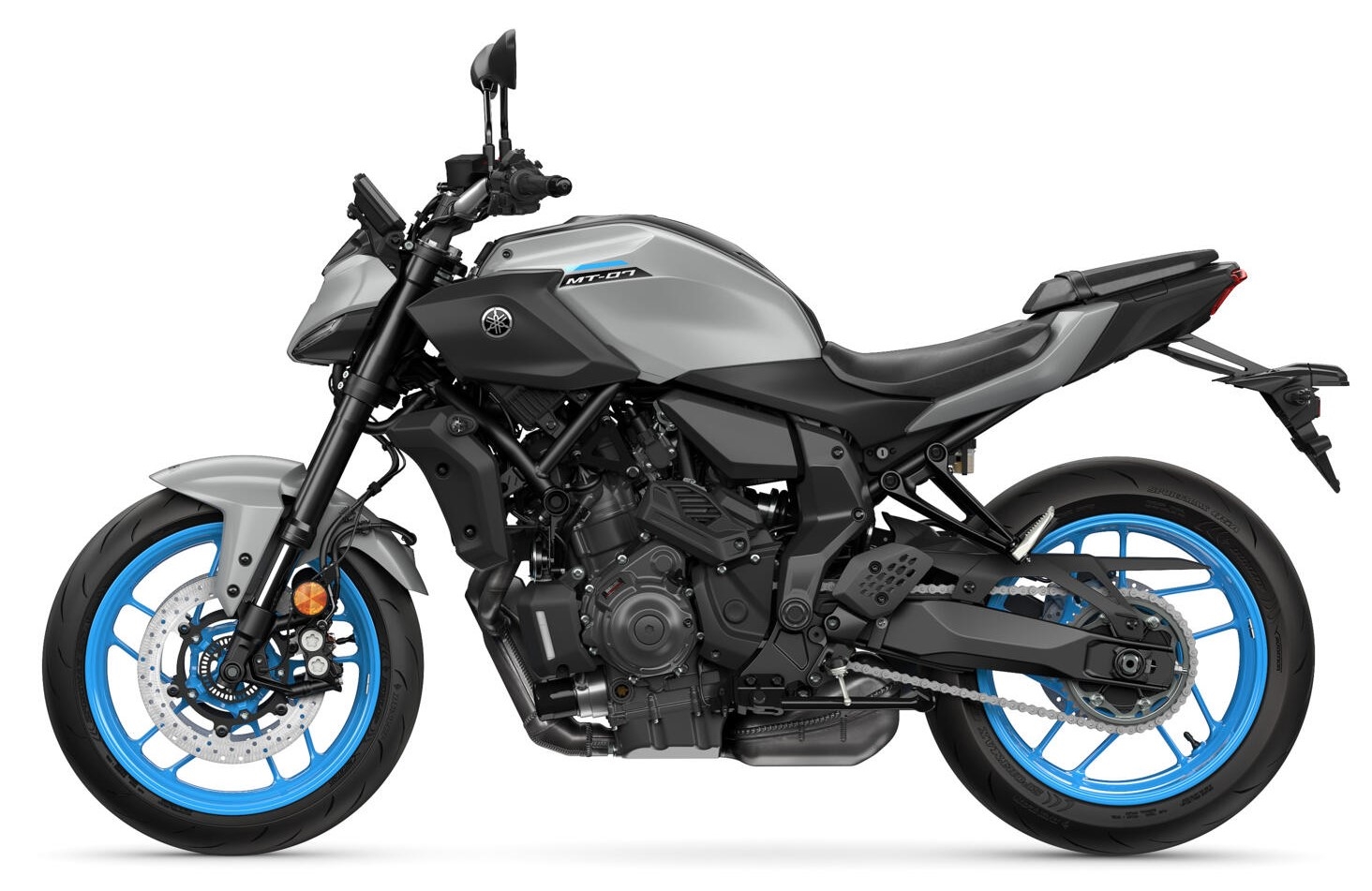 2025-Yamaha-MT07AS-EU-Ice_Storm-Studio-004-03
