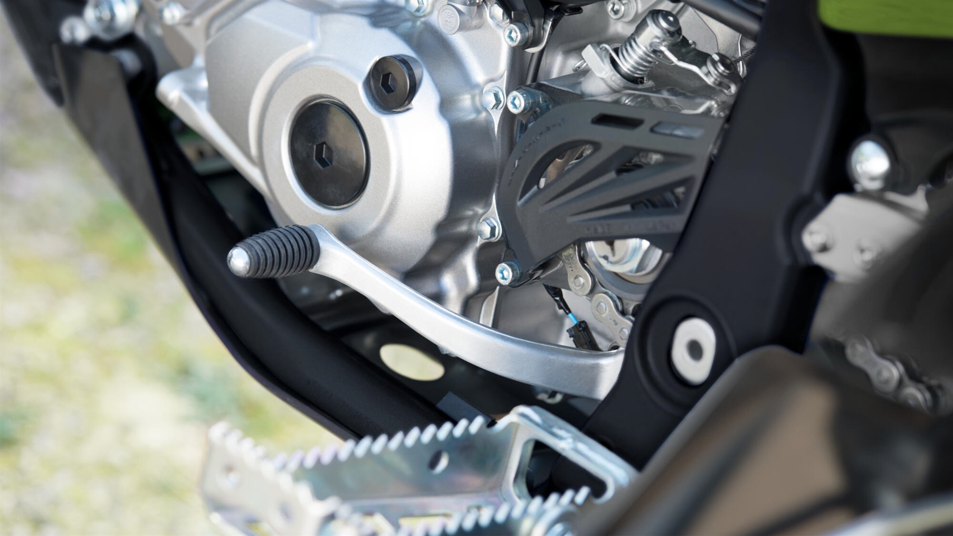 2025-Yamaha-YFZ450R-25S-EU-Detail-002-03