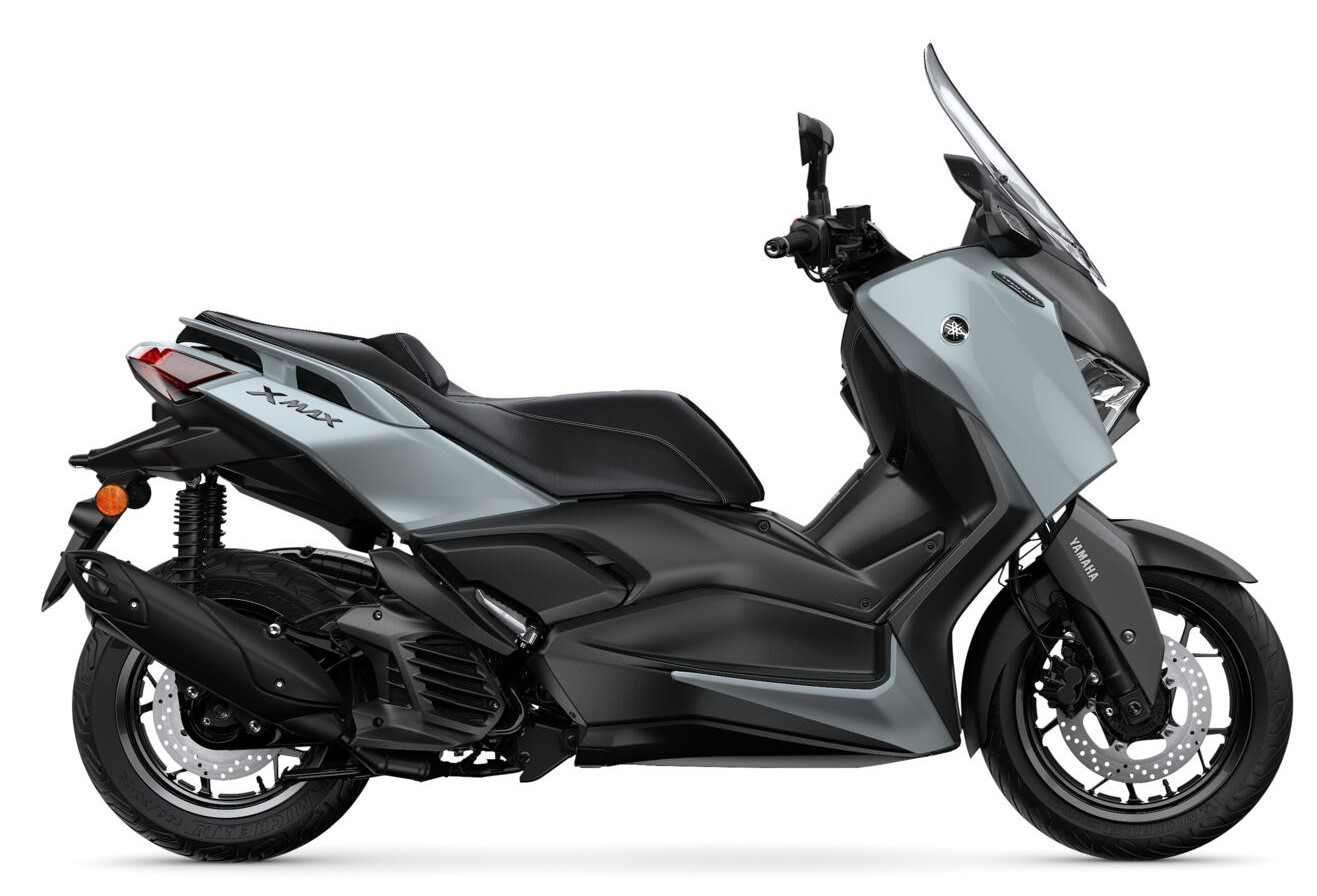 2025-Yamaha-XMAX125ASPH-EU-Ceramic_Grey-Studio-002-03