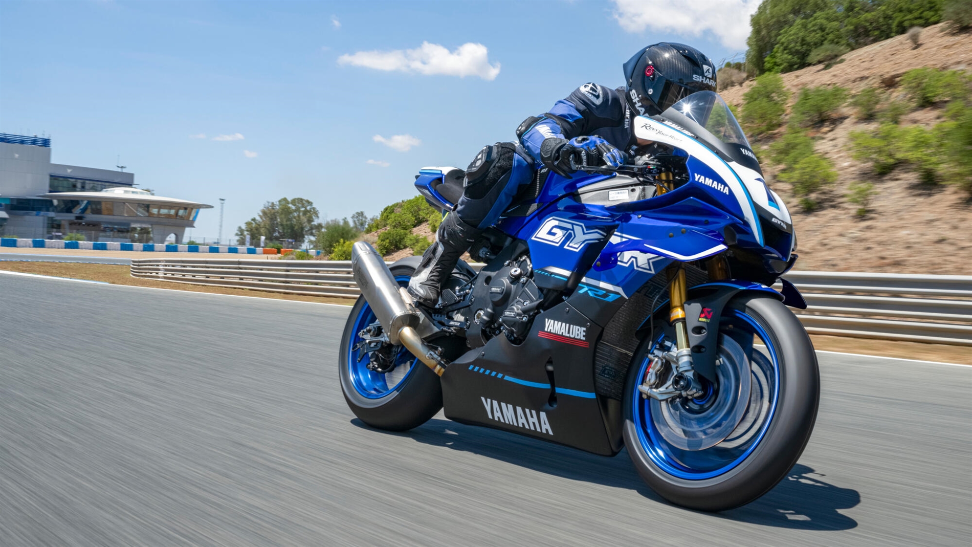 2025-Yamaha-YZF1000R1GYTR-EU-Primer_Black-Action-001-03