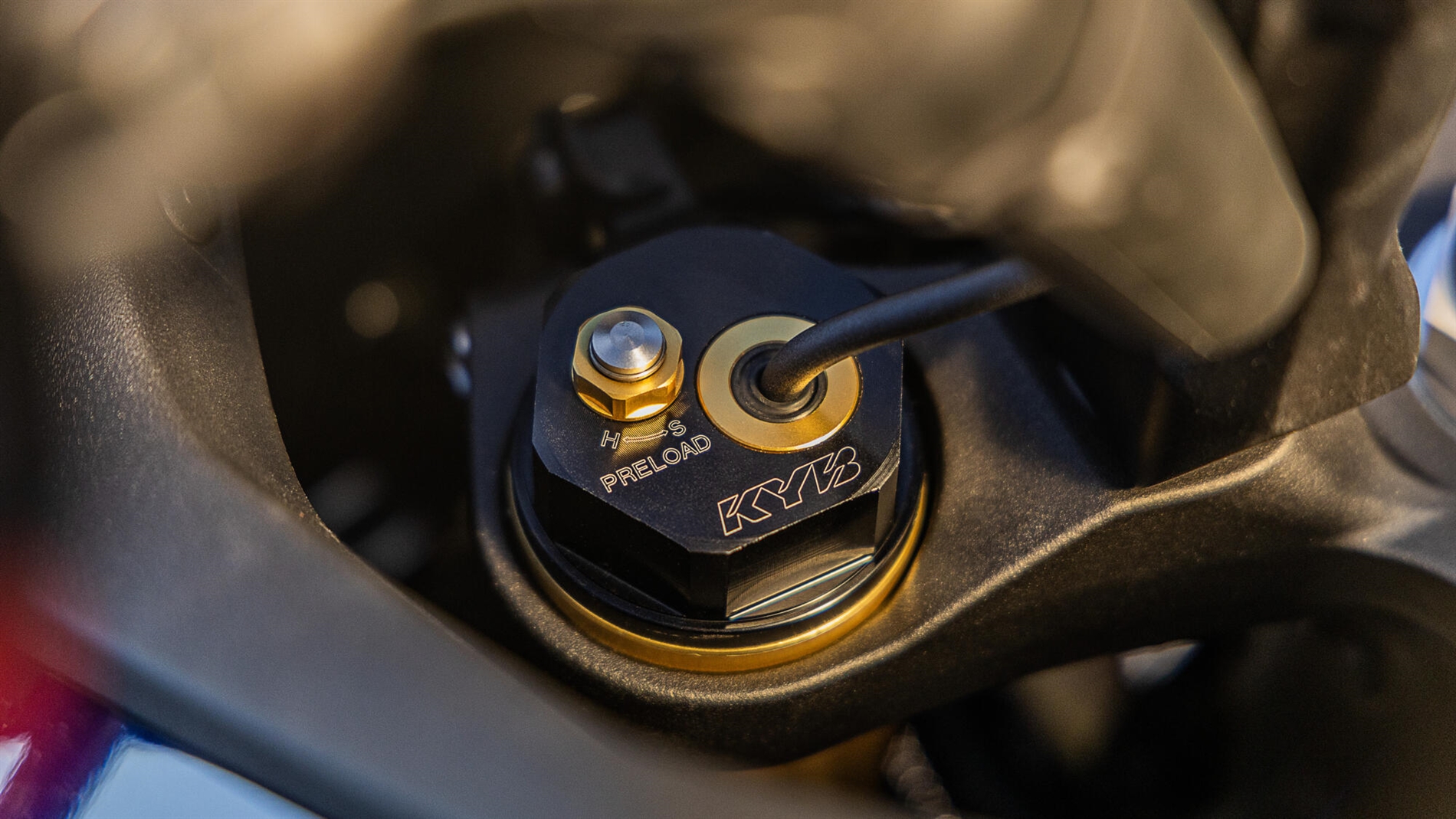 2025-Yamaha-MT09ATRDXCS-EU-Detail-005-03