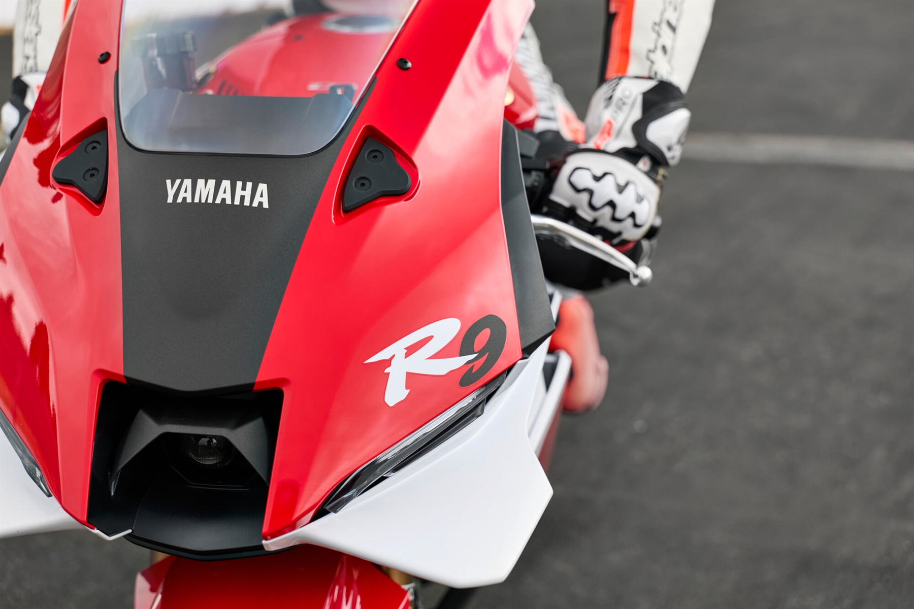 2026-Yamaha-YZF900R9-EU-NA-Detail-008-03