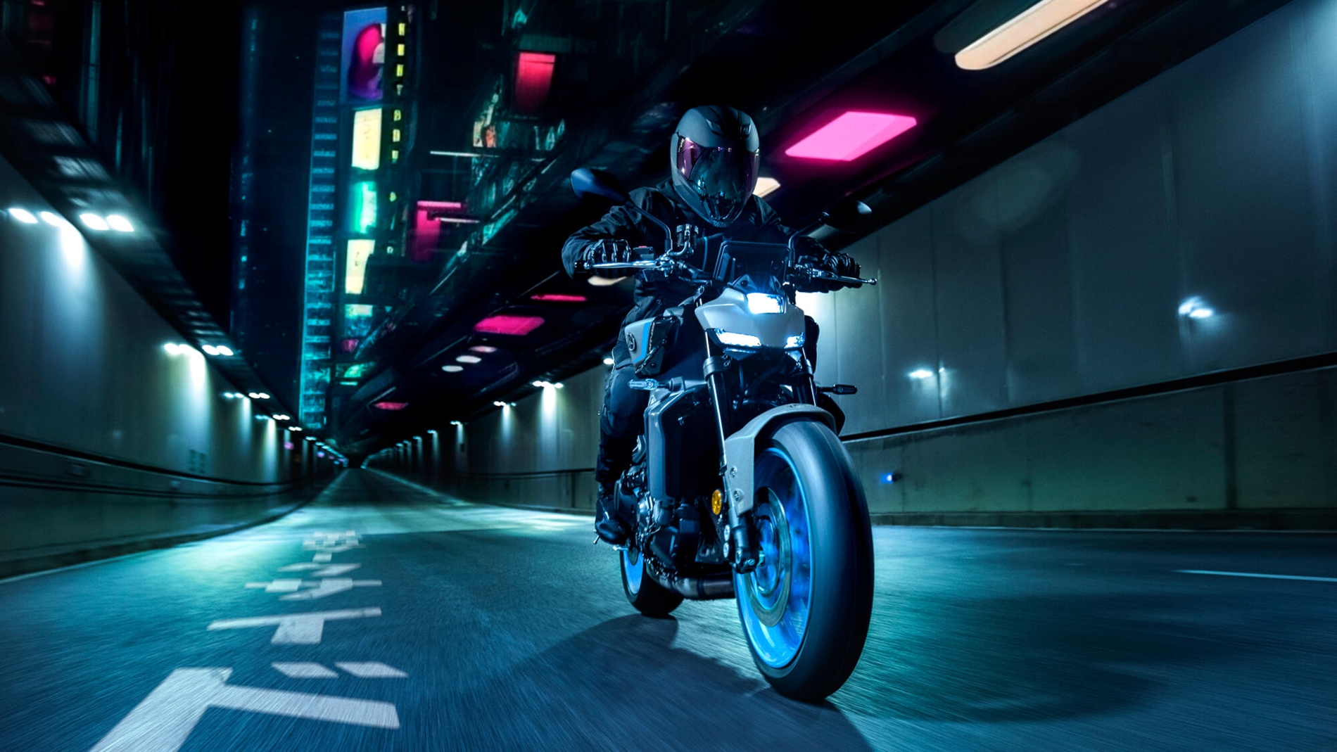 2025-Yamaha-MT09A-EU-Ice_Storm-Action-013-03