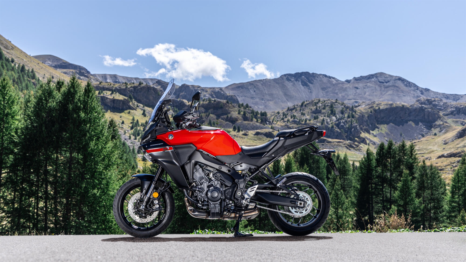 2025-Yamaha-MT09ATRS-EU-Redline-Static-002-03