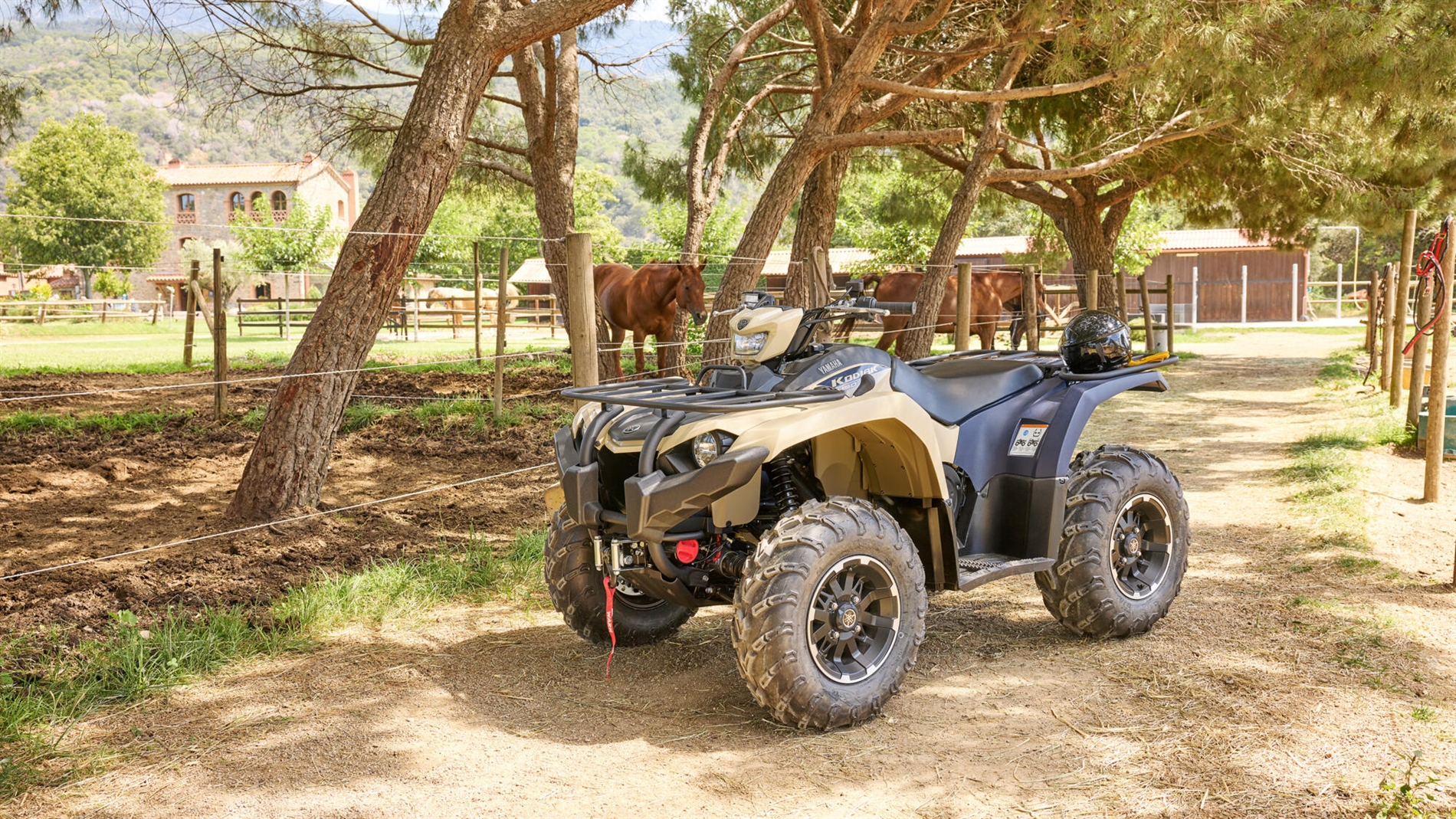 2025-Yamaha-YFM450FWBD-25S-EU-Desert_Tan___Midnight_Blue-Static-002-03