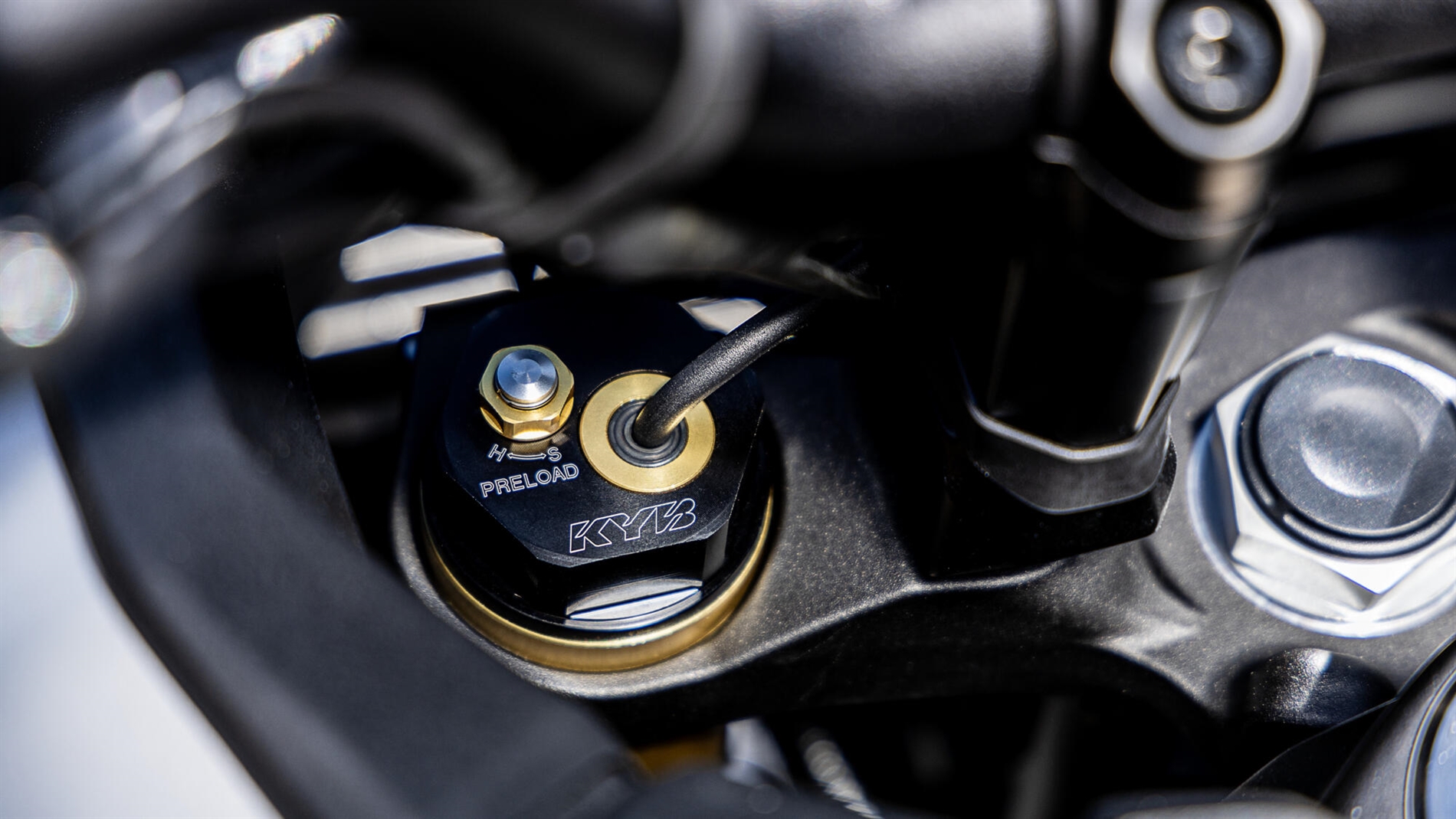 2025-Yamaha-MT09ATRDX-EU-Detail-007-03