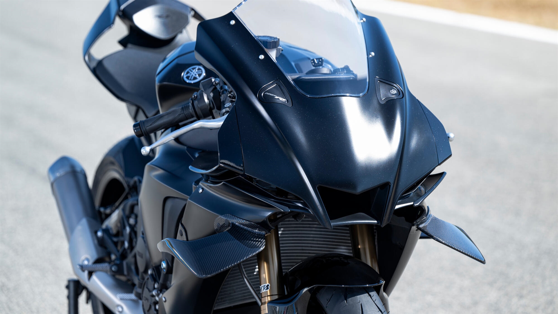 2025-Yamaha-YZF1000R1COMP-EU-Detail-006-03