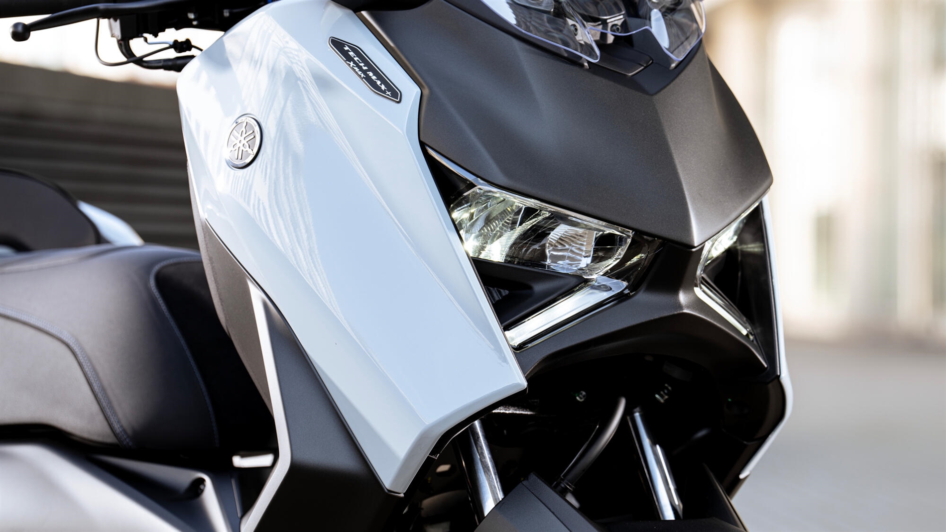 2025-Yamaha-XMAX300ASVH-EU-Detail-004-03