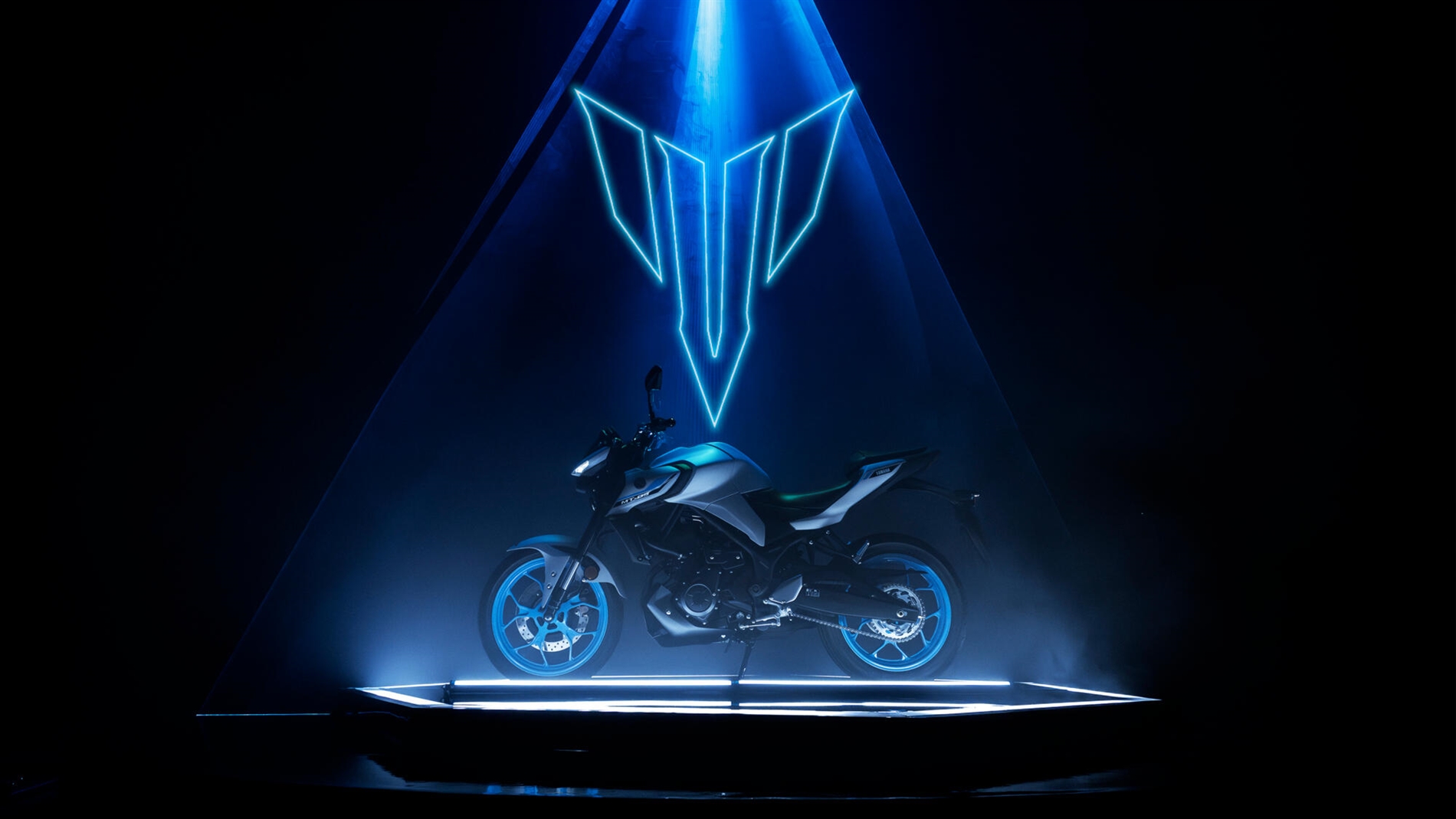 2025-Yamaha-MT320-EU-Ice_Storm-Static-002-03
