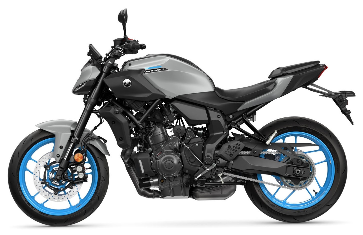 2025-Yamaha-MT07A-EU-Ice_Storm-Studio-004-03
