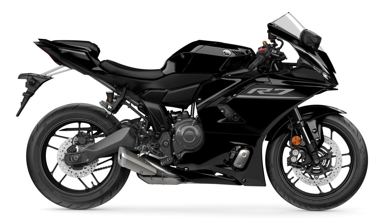 2026-Yamaha-YZF700R7-35-EU-Midnight_Black-Studio-002-03