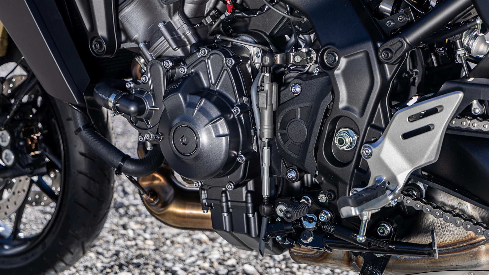 2025-Yamaha-MT09ATRDX-EU-Detail-006-03