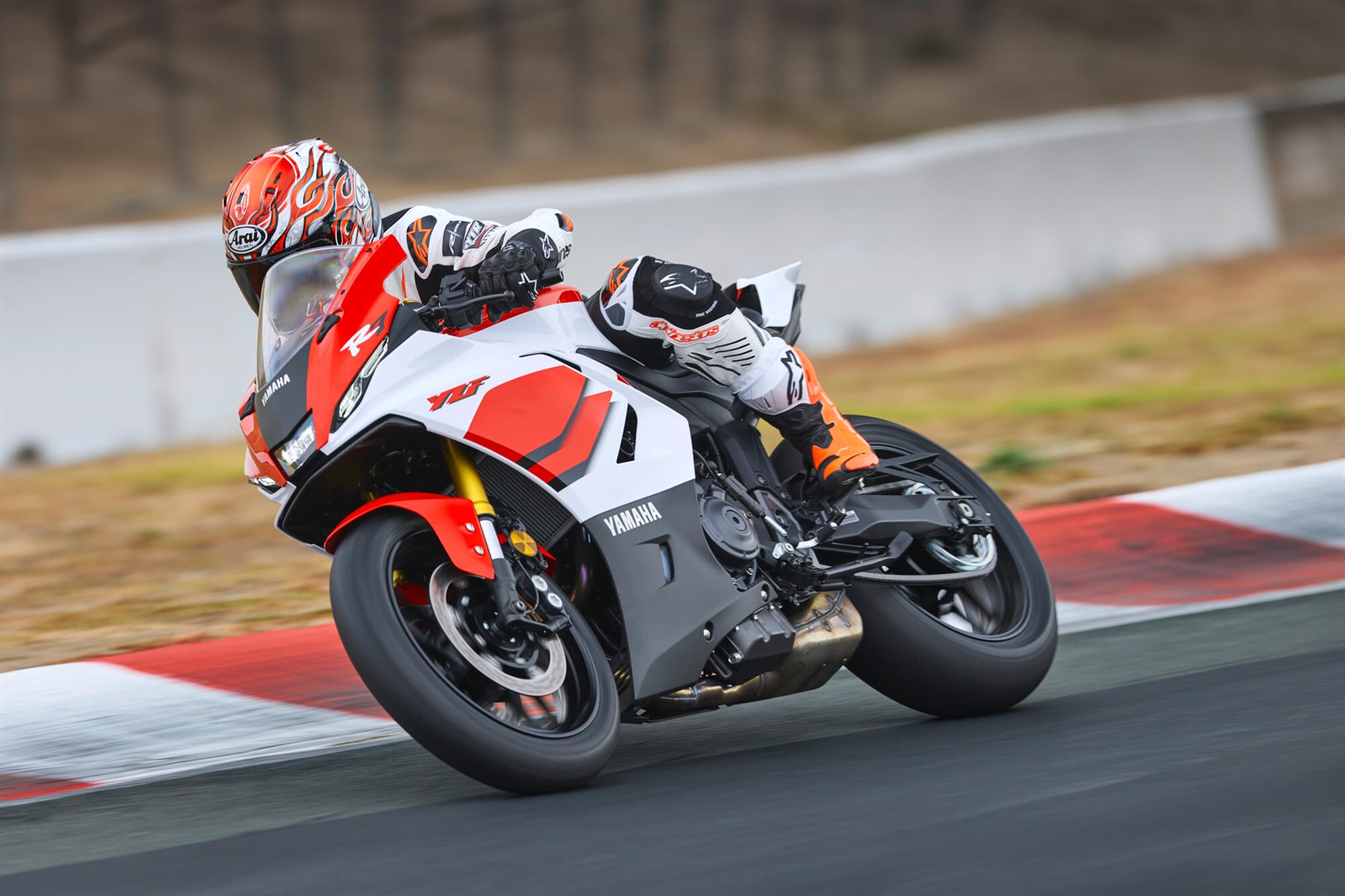 2026-Yamaha-YZF700R7-EU-Anniversary_White-Action-005-03