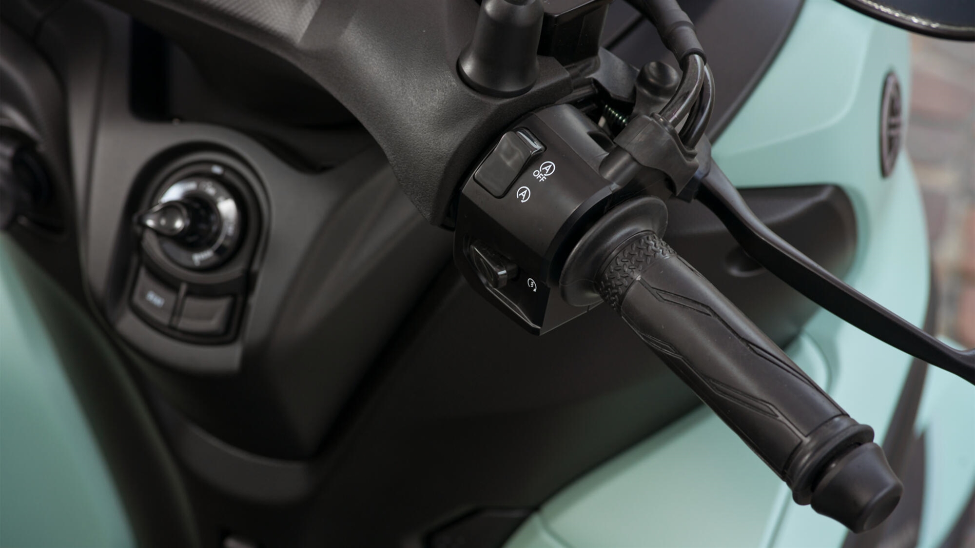 2025-Yamaha-LMW125YM-EU-NA-Detail-007-03