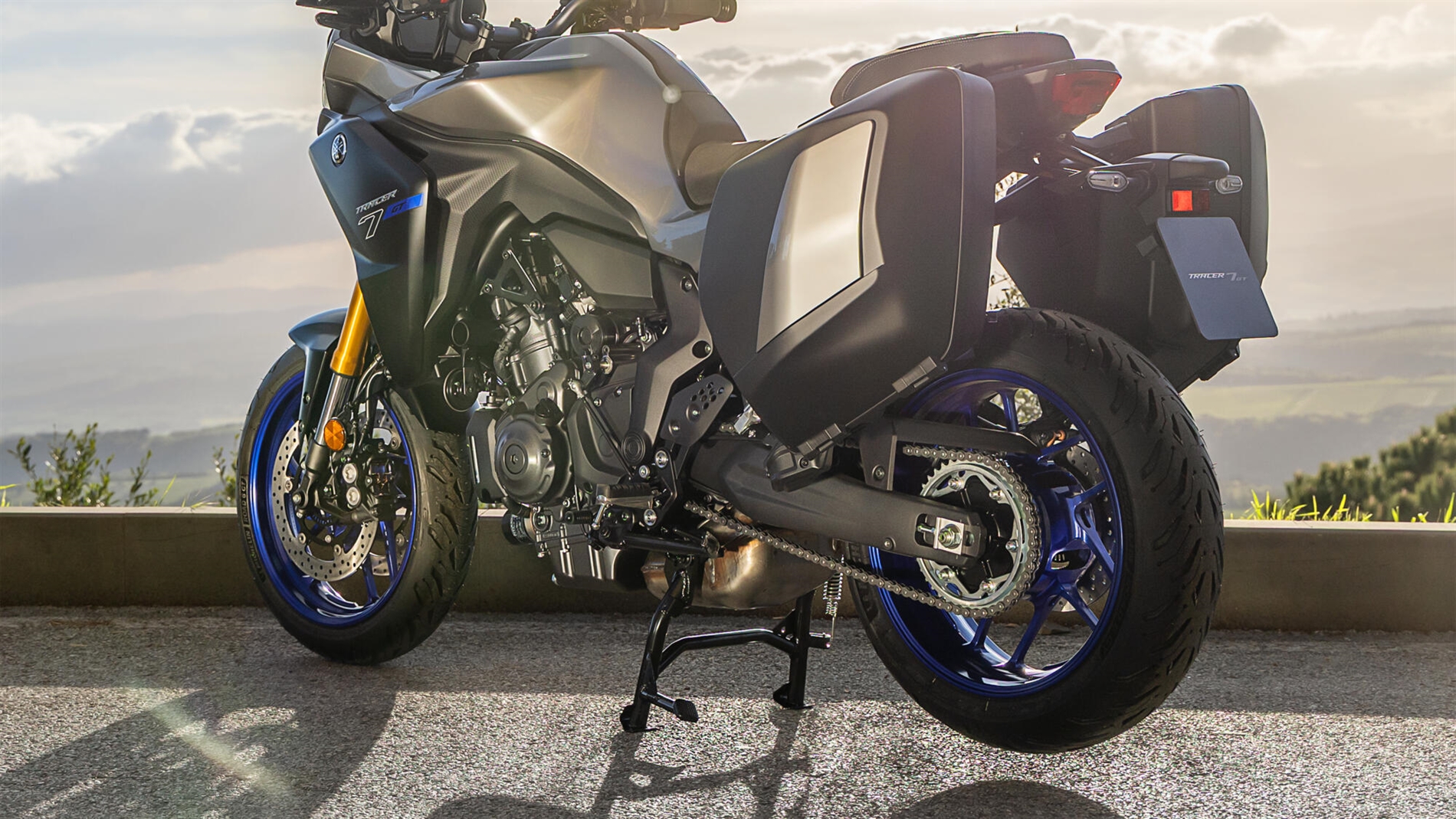 2025-Yamaha-MT07TRGT-EU-NA-Detail-005-03
