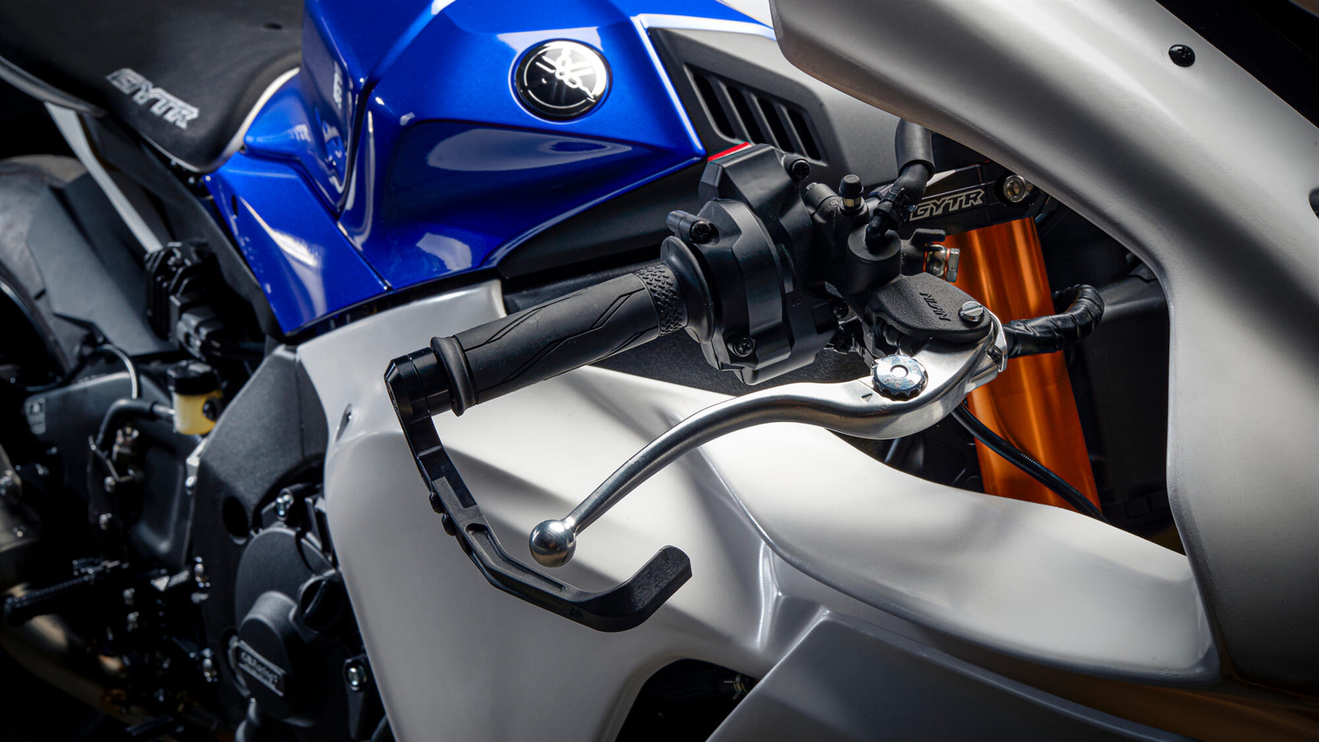 2023-Yamaha-YZF1000R1GYTR-EU-Detail-003-03