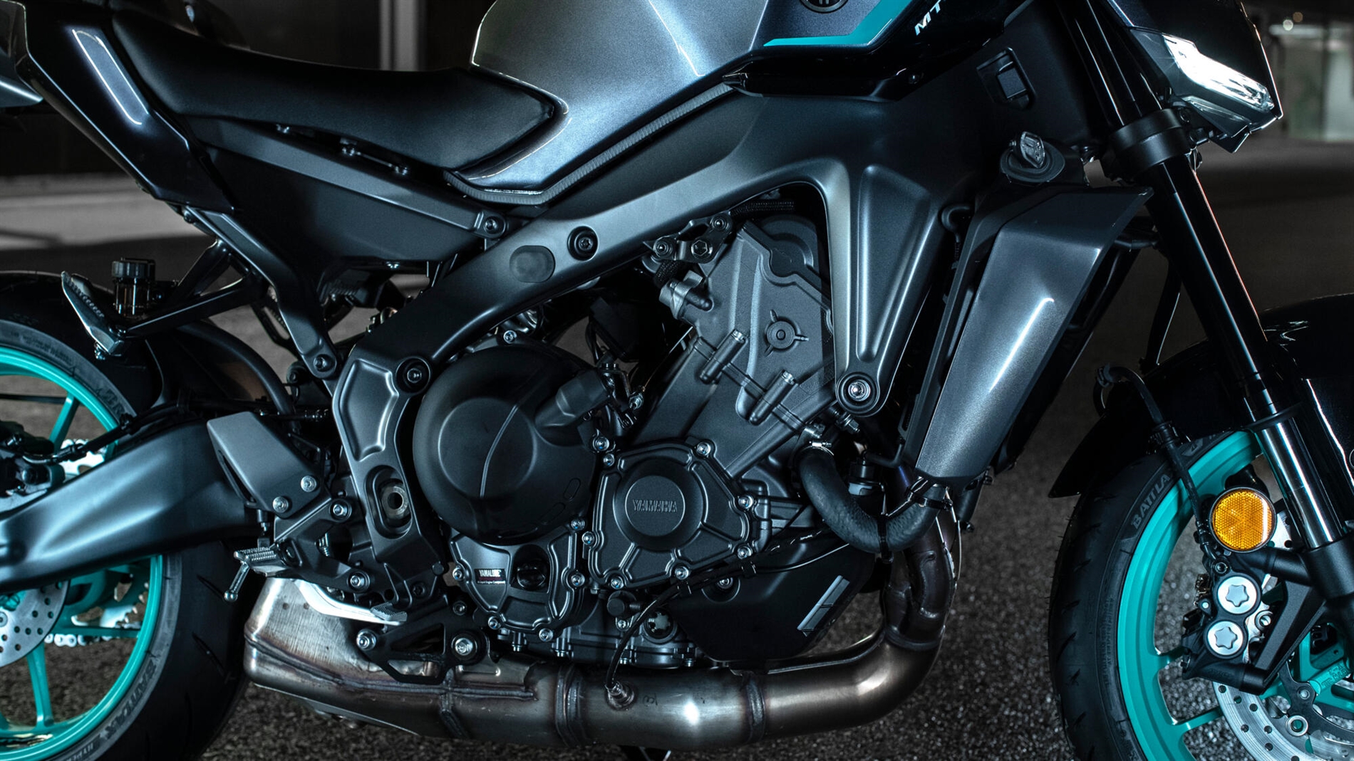 2024-Yamaha-MT09-EU-Detail-008-03
