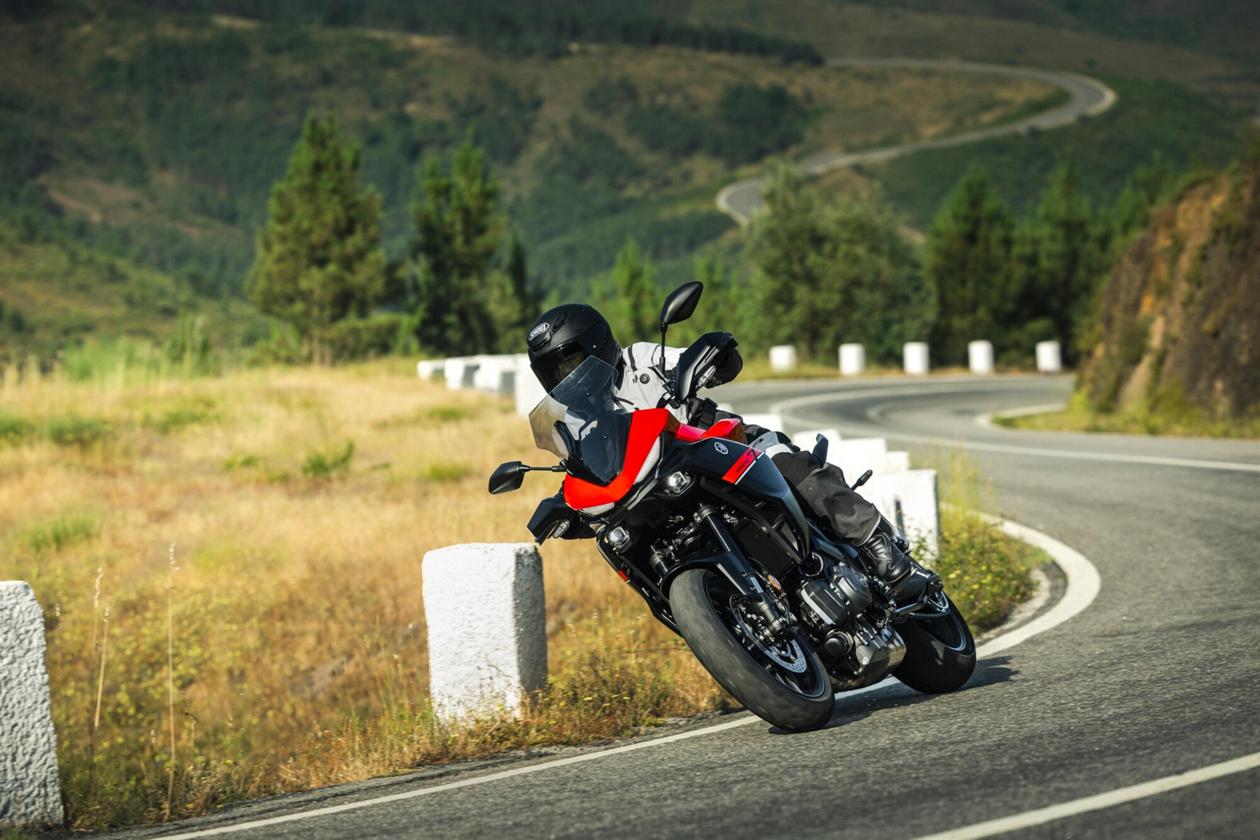 2026-Yamaha-MT07TRS-35-EU-Redline-Action-002-03