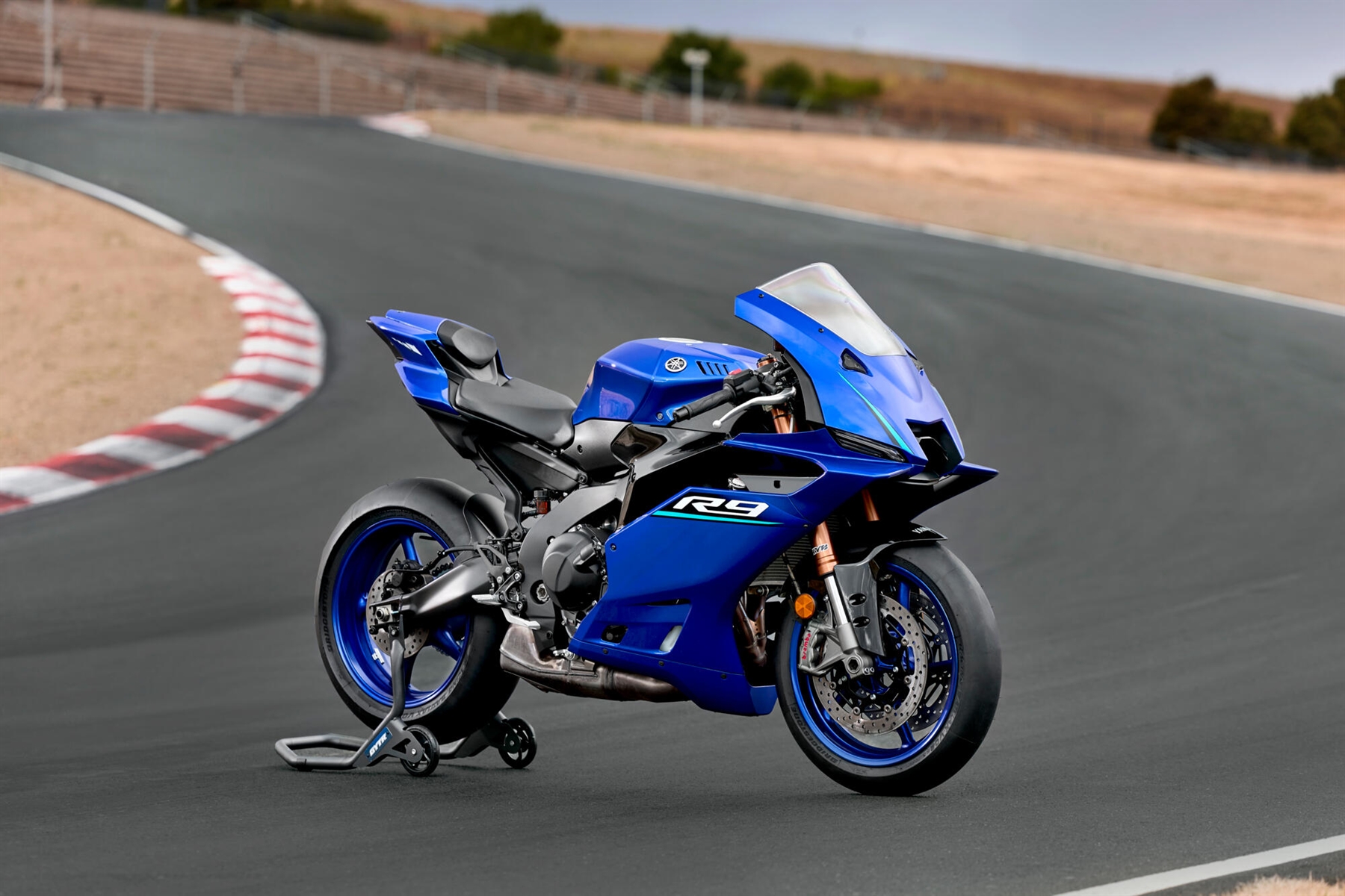 2026-Yamaha-YZF900R9-EU-Icon_Blue-Static-001-03