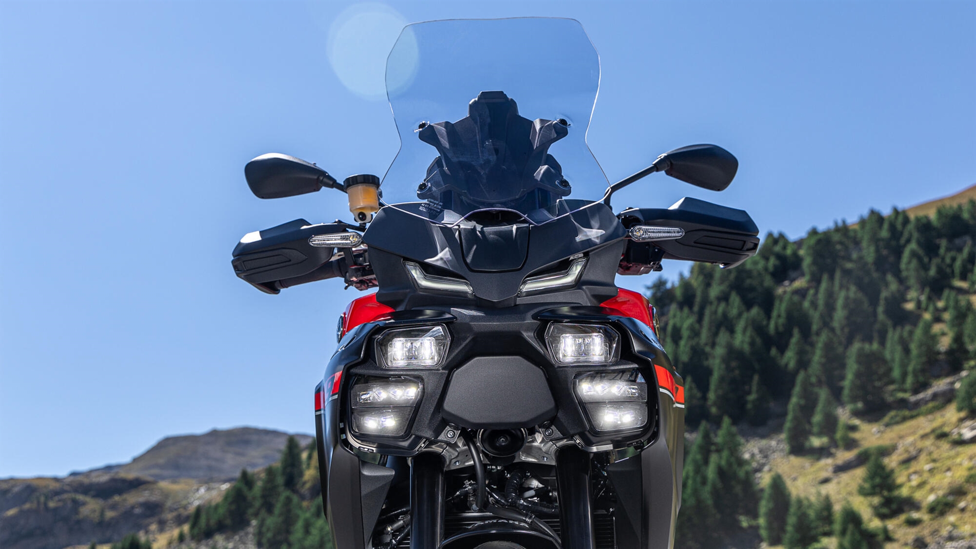 2025-Yamaha-MT09ATR-EU-Detail-006-03