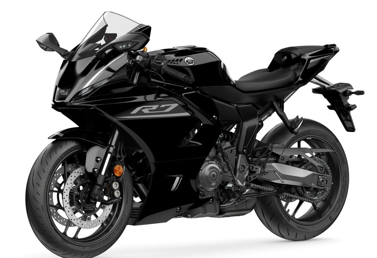 2026-Yamaha-YZF700R7-35-EU-Midnight_Black-Studio-007-03